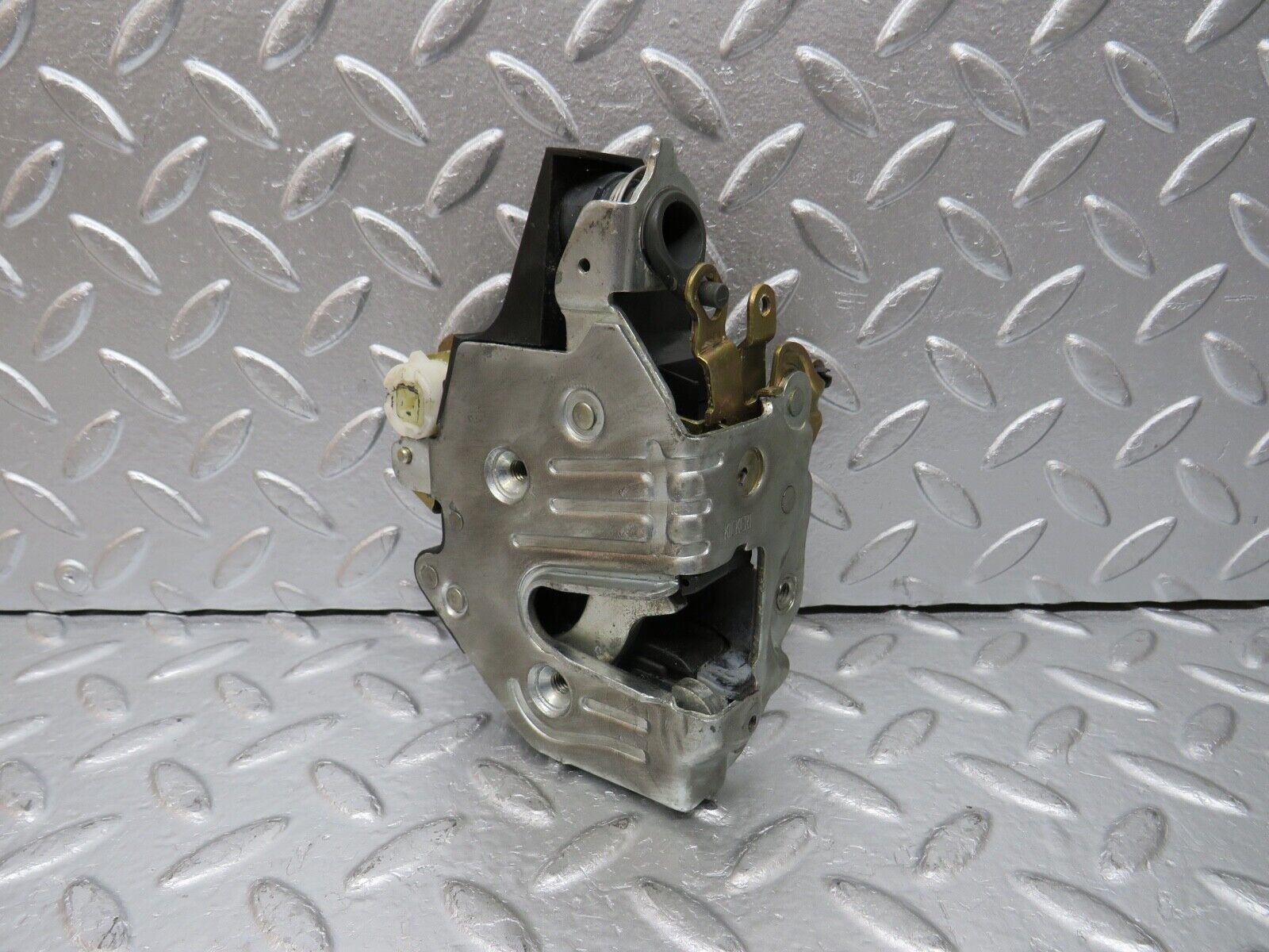 30485 Mercedes-Benz W124 230E Front Left Door Lock Mechanism