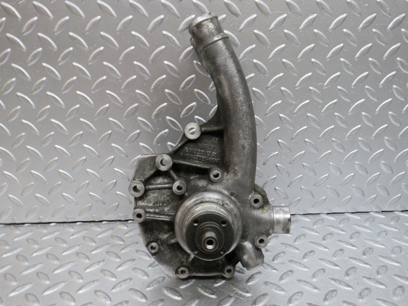 29508 Mercedes-Benz W124 230E Water Pump 1022011701