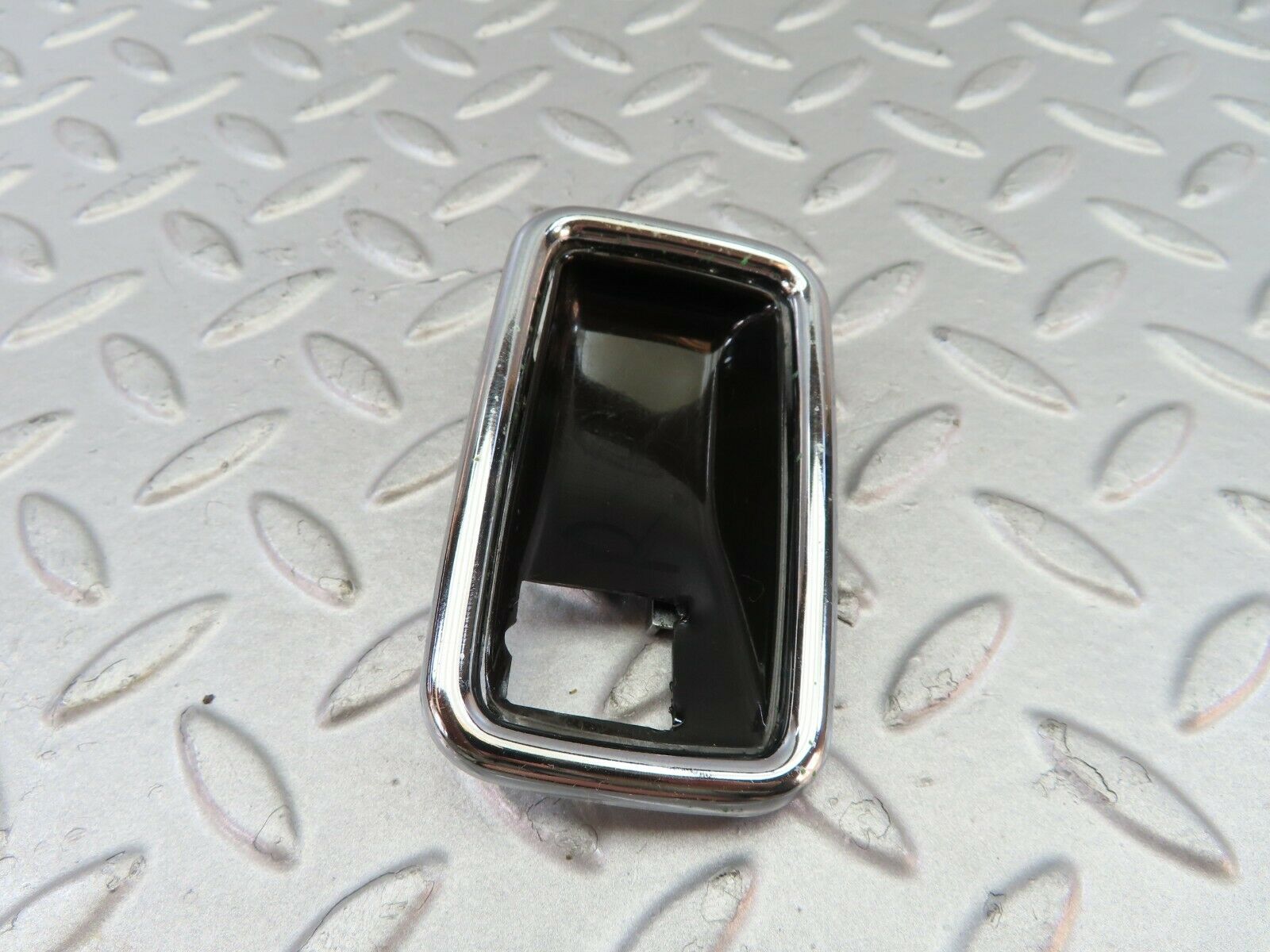 7591 Mercedes-Benz S123 230TE Wagon Chrome Frame For Door Handle 1087660611