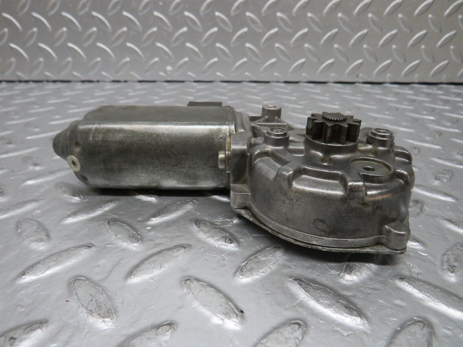 30064 Porsche 924 Right Door Window Regulator Motor Bosch 0130821119