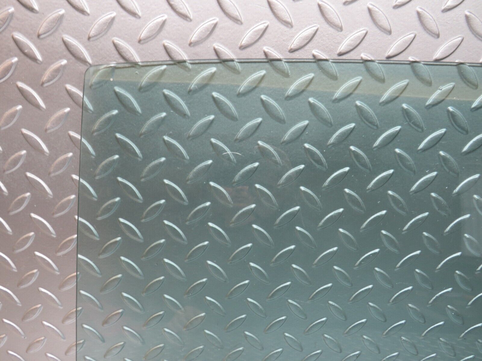 25473 Mercedes-Benz W123 200 Rear Right Door Window Glass