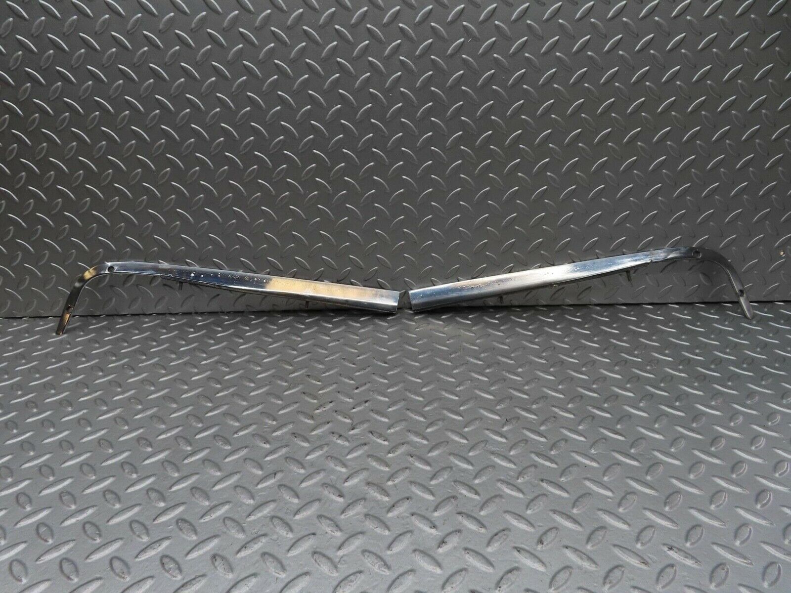14331 Mercedes-Benz W116 350SE Trunk Chrome Moulding Trim Pair 1166900380