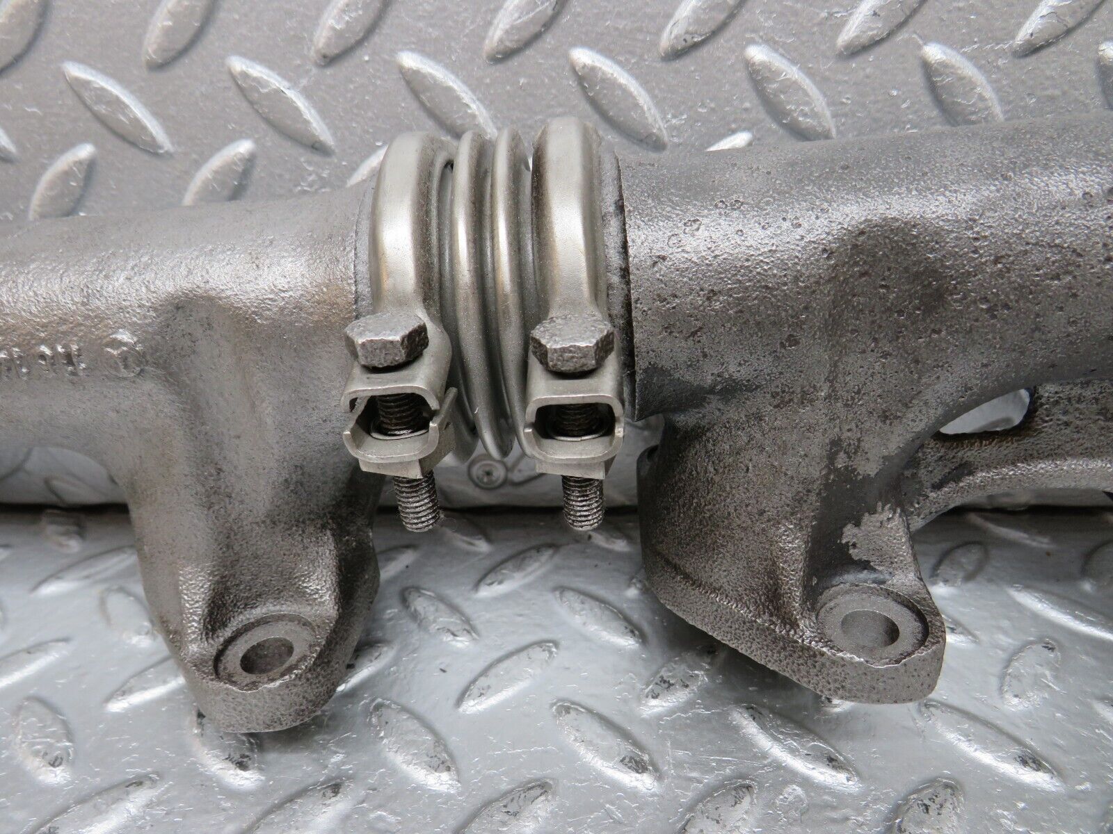 33117 Mercedes-Benz W126 380 V8 Exhaust Manifold Left 1161422302 1161422902