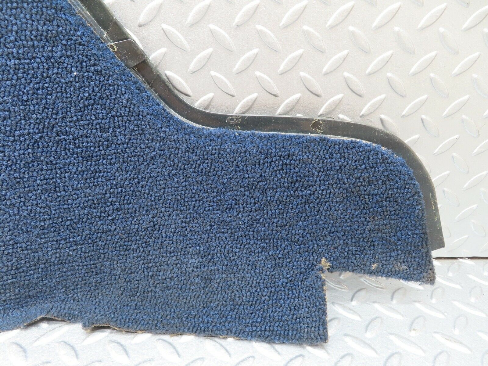 18133 Mercedes-Benz W123 200 Centre Console Carpet Blue Left Side