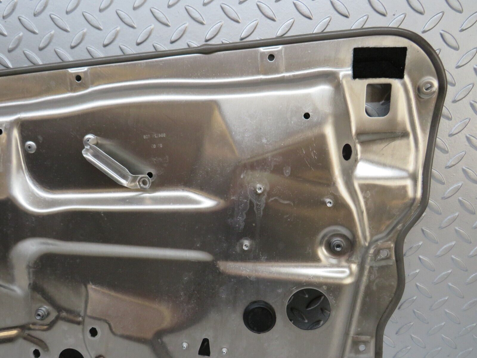 35105 Mercedes-Benz W221 Front Left Window Regulator Support Panel