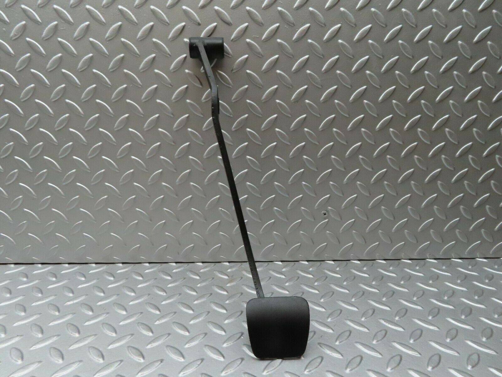 4776 Mercedes-Benz W114 280CE Coupe Brake Pedal
