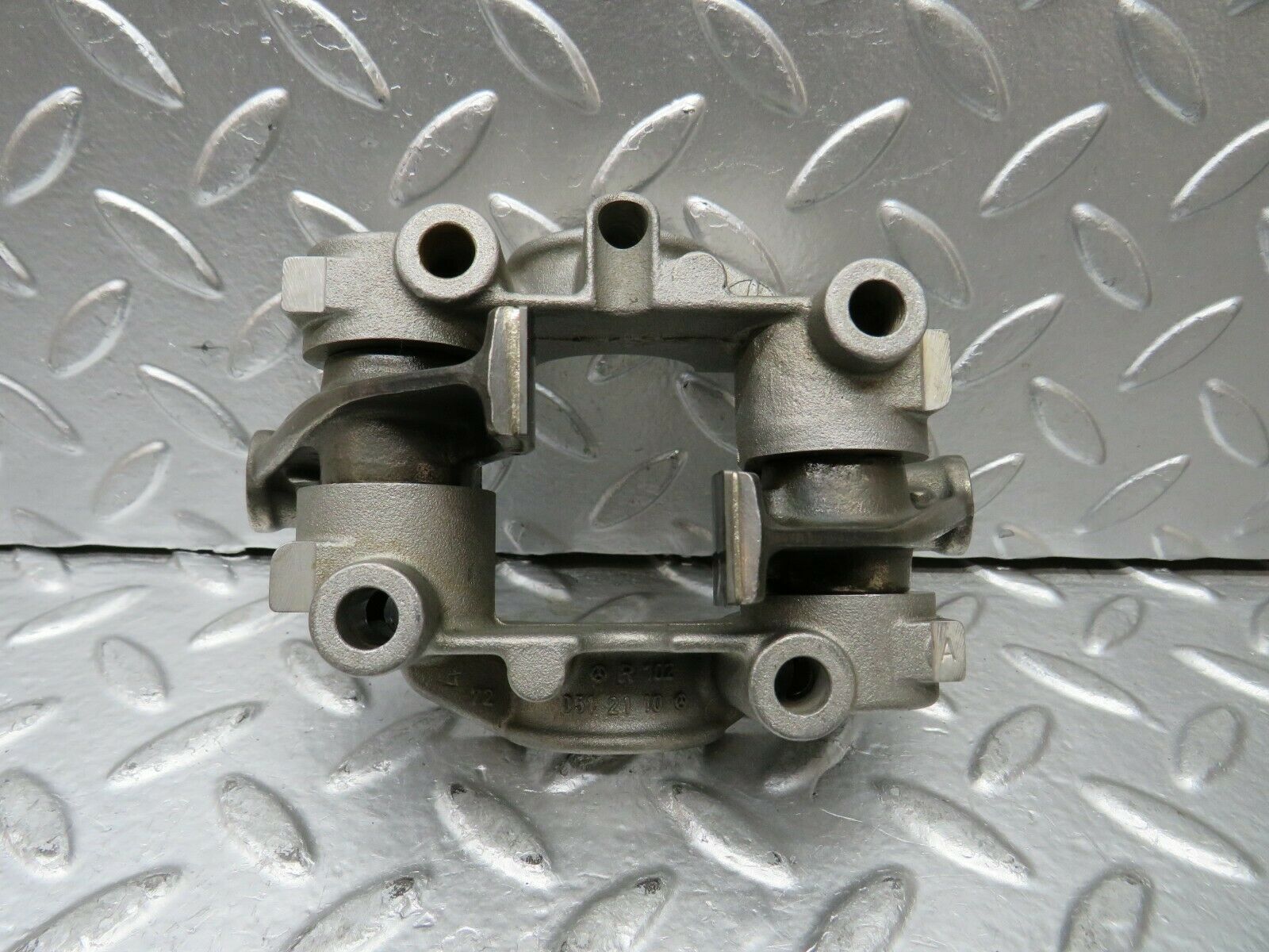 23070 Mercedes-Benz C123 230CE Coupe Rocker Arms Camshaft Bearing Block 1020510110