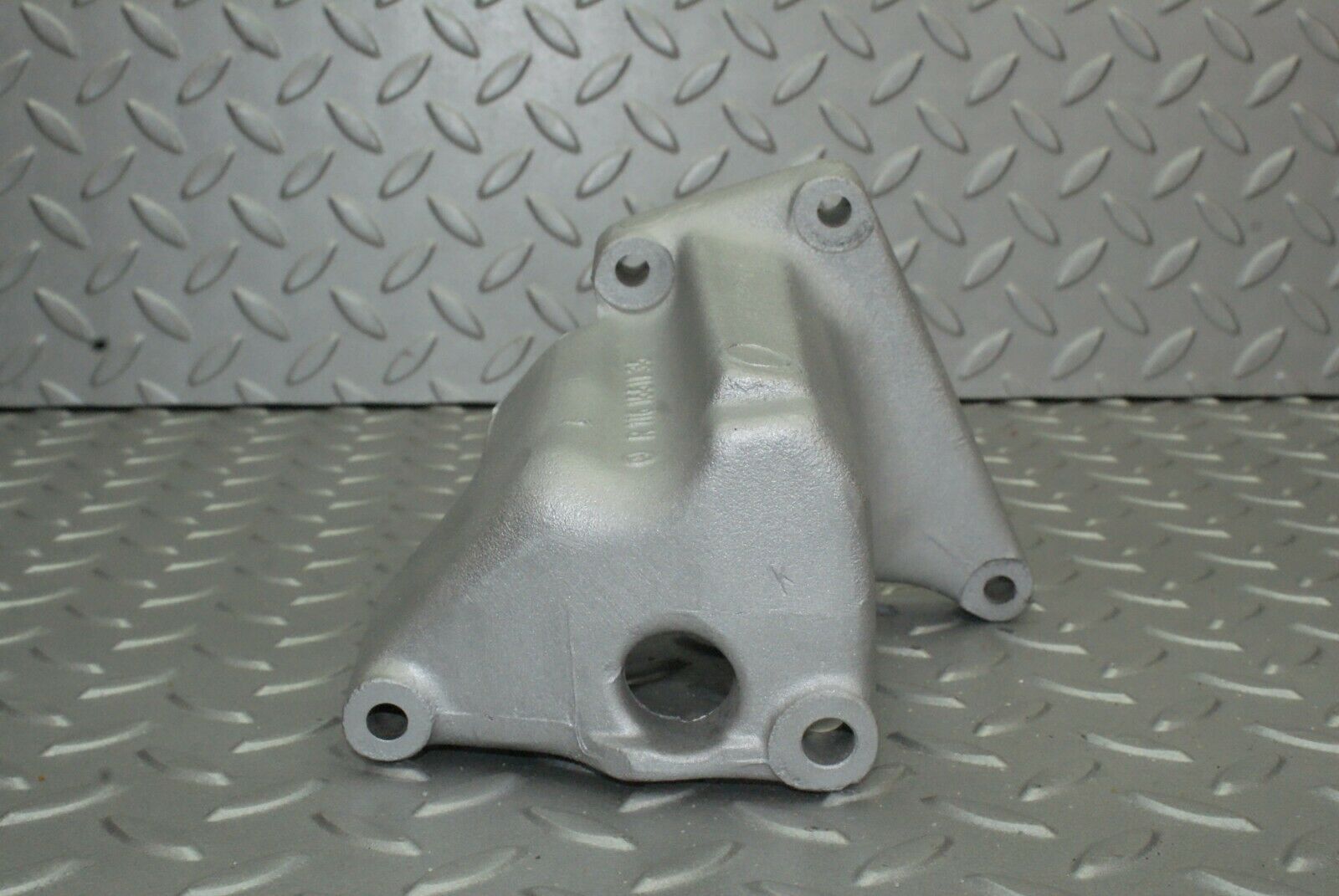 2500 Mercedes-Benz W116 350SE Alternator Generator Bracket Mount 1161551135