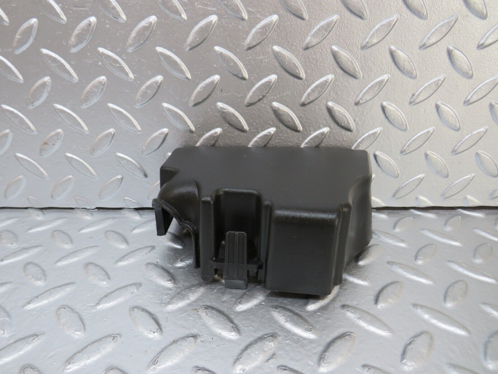 25531 Mercedes-Benz W123 200 Fuse Box Relay Cover 1235450146