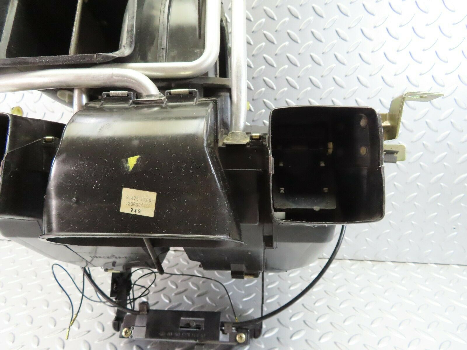 7670 Mercedes-Benz S123 230TE Wagon Heater Box Blower Housing Behr 1238300508