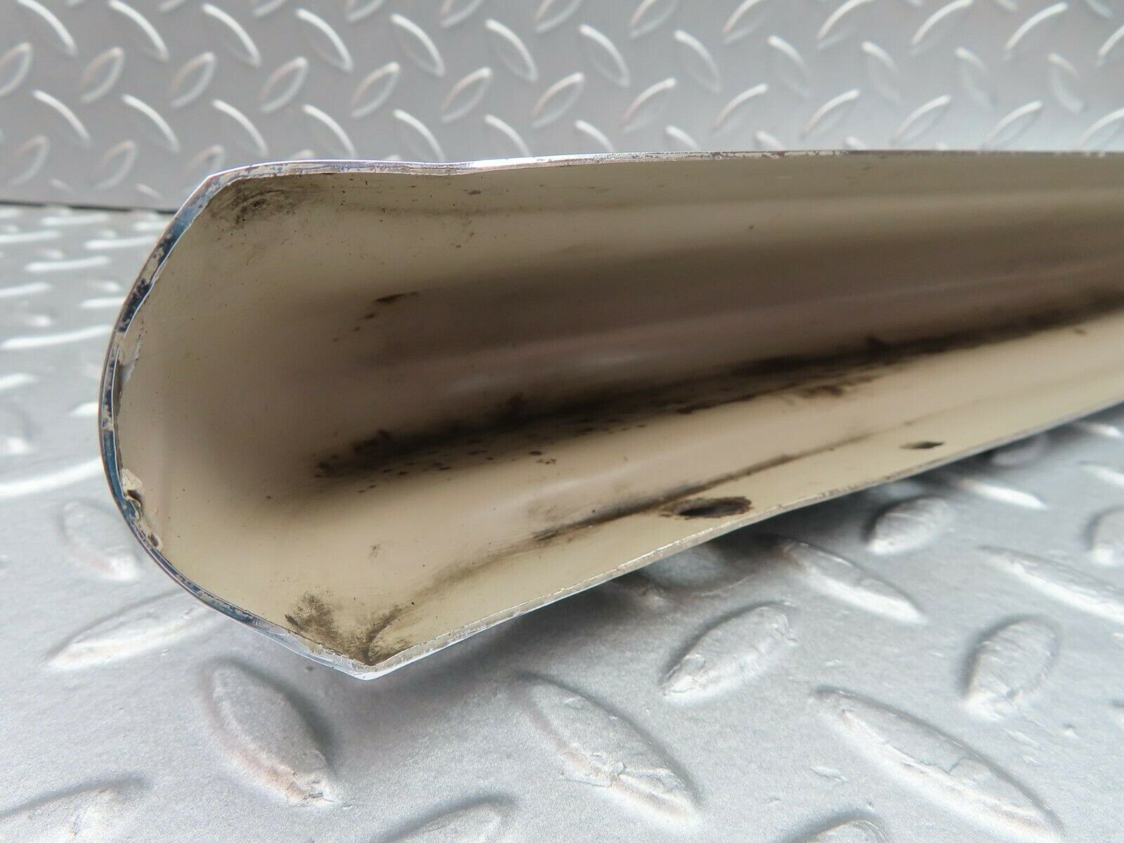 10626 Mercedes-Benz W108 Rear Left Upper Bumper Corner