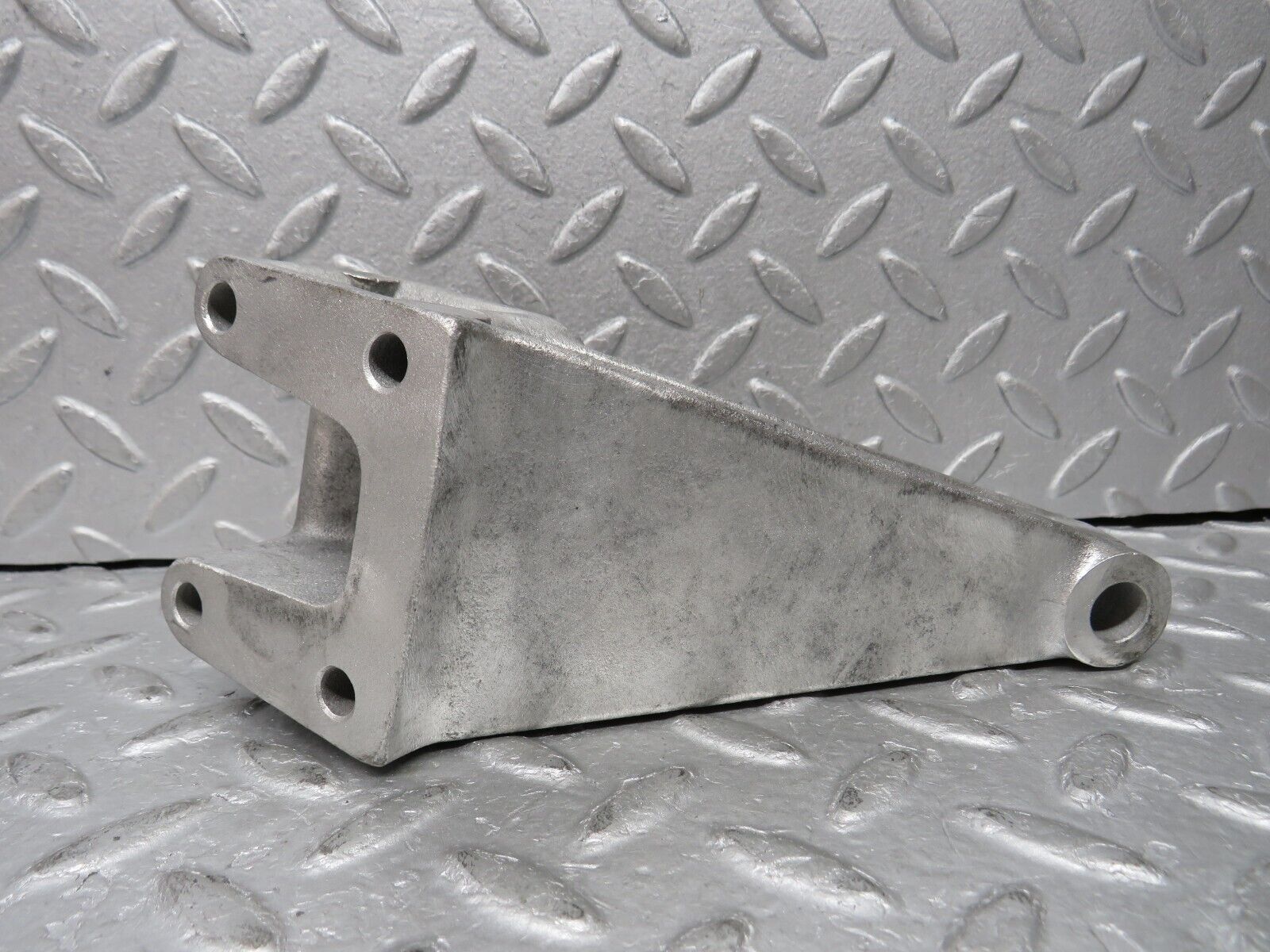 37616 Mercedes-Benz W109 300SEL Engine Mount Bracket Right Side 1162231304