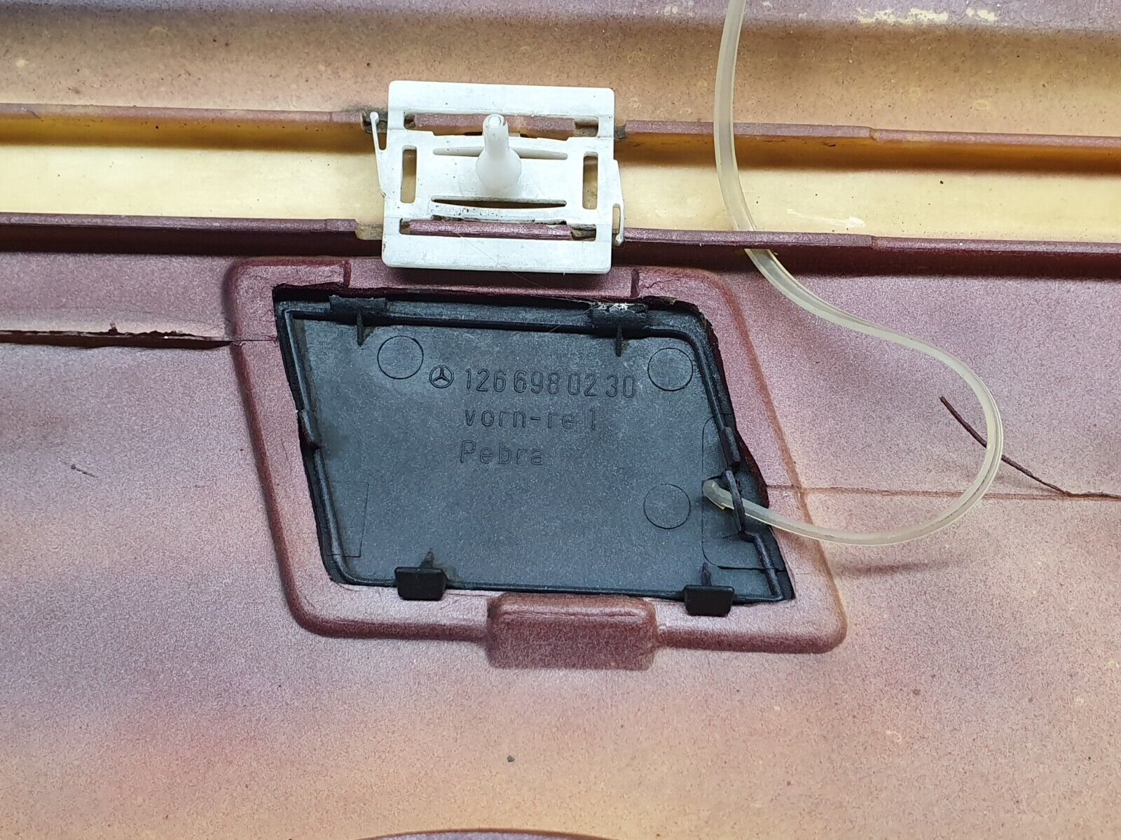 41226 Mercedes-Benz W126 300SE Side Skirt Right 1266905040 1266980230 1266980430