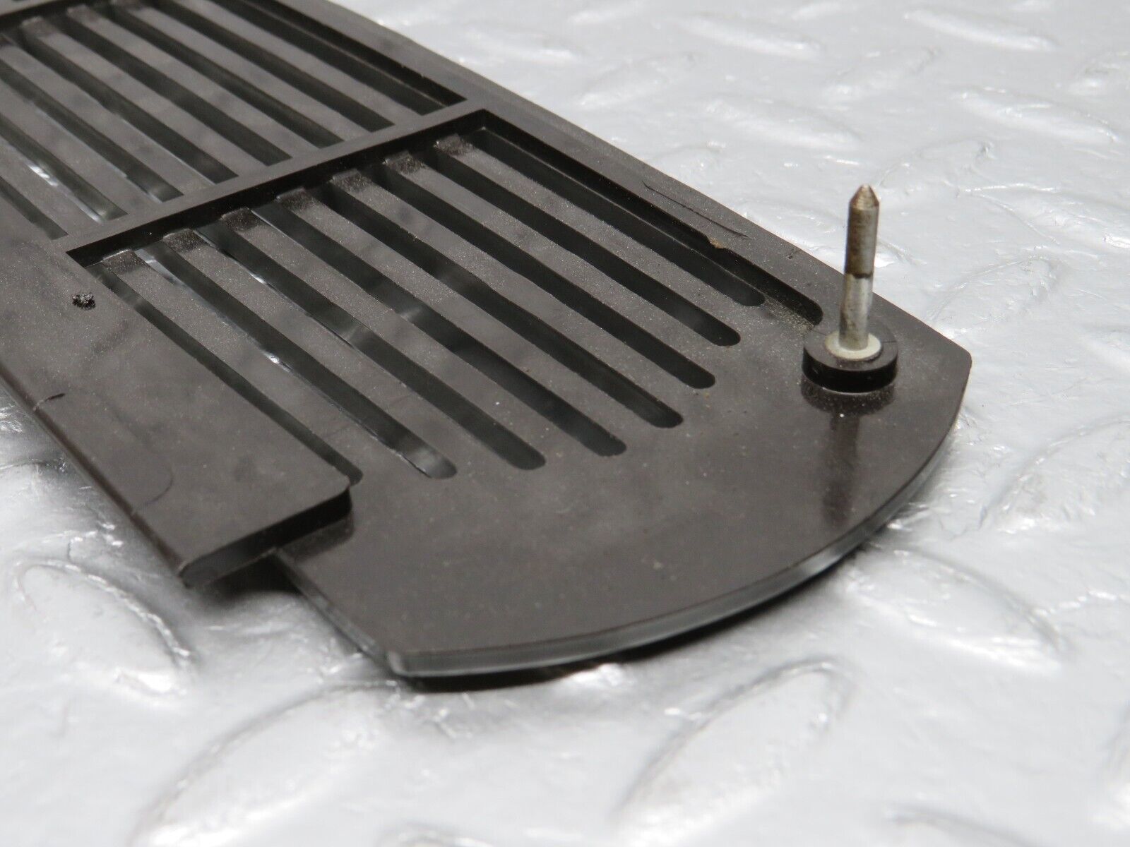 40324 Mercedes-Benz W110 230 Dashboard Speaker Cover