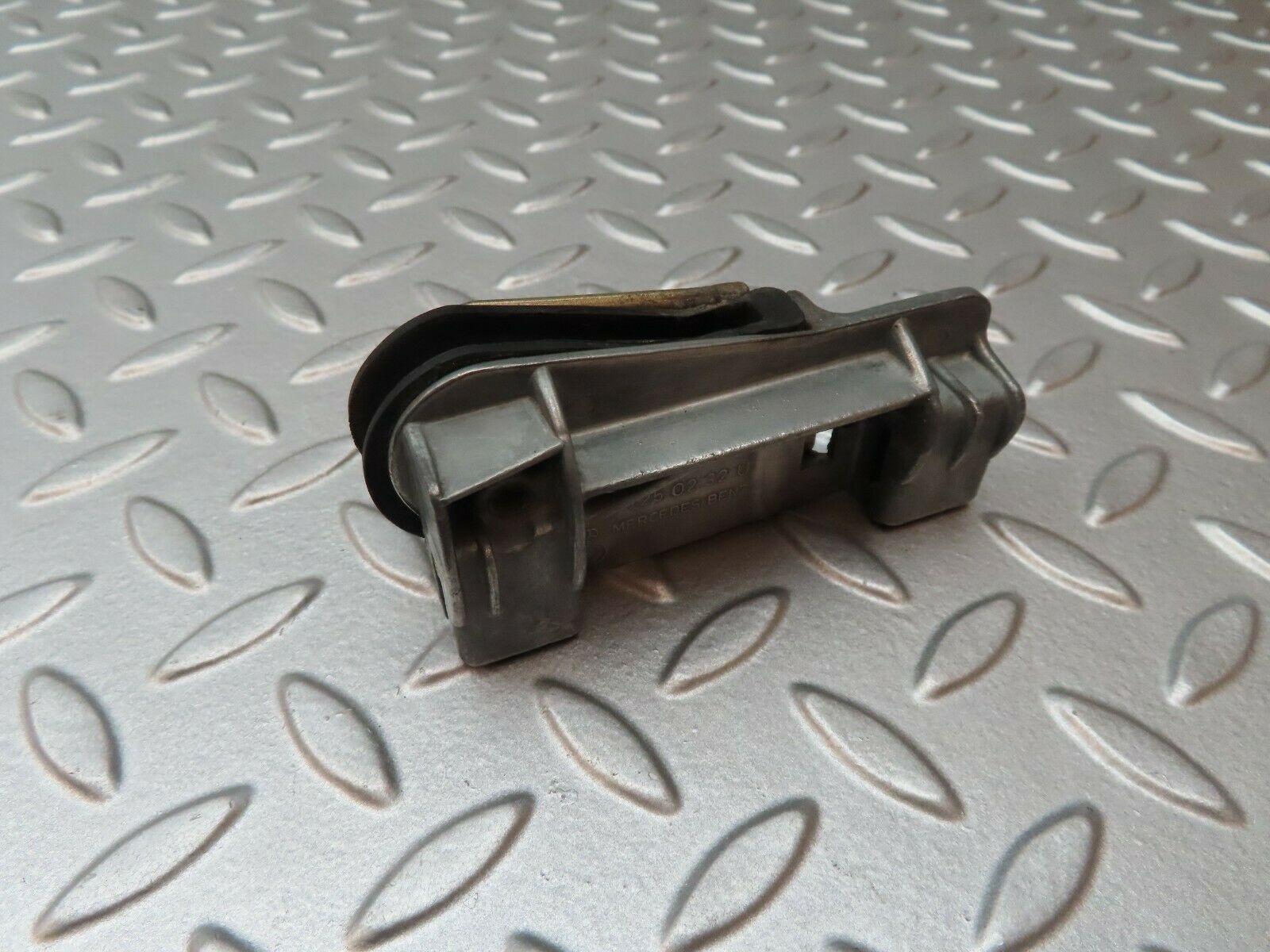 4137 Mercedes-Benz C123 280CE Fixing Clip To The Door Glass 1237250232