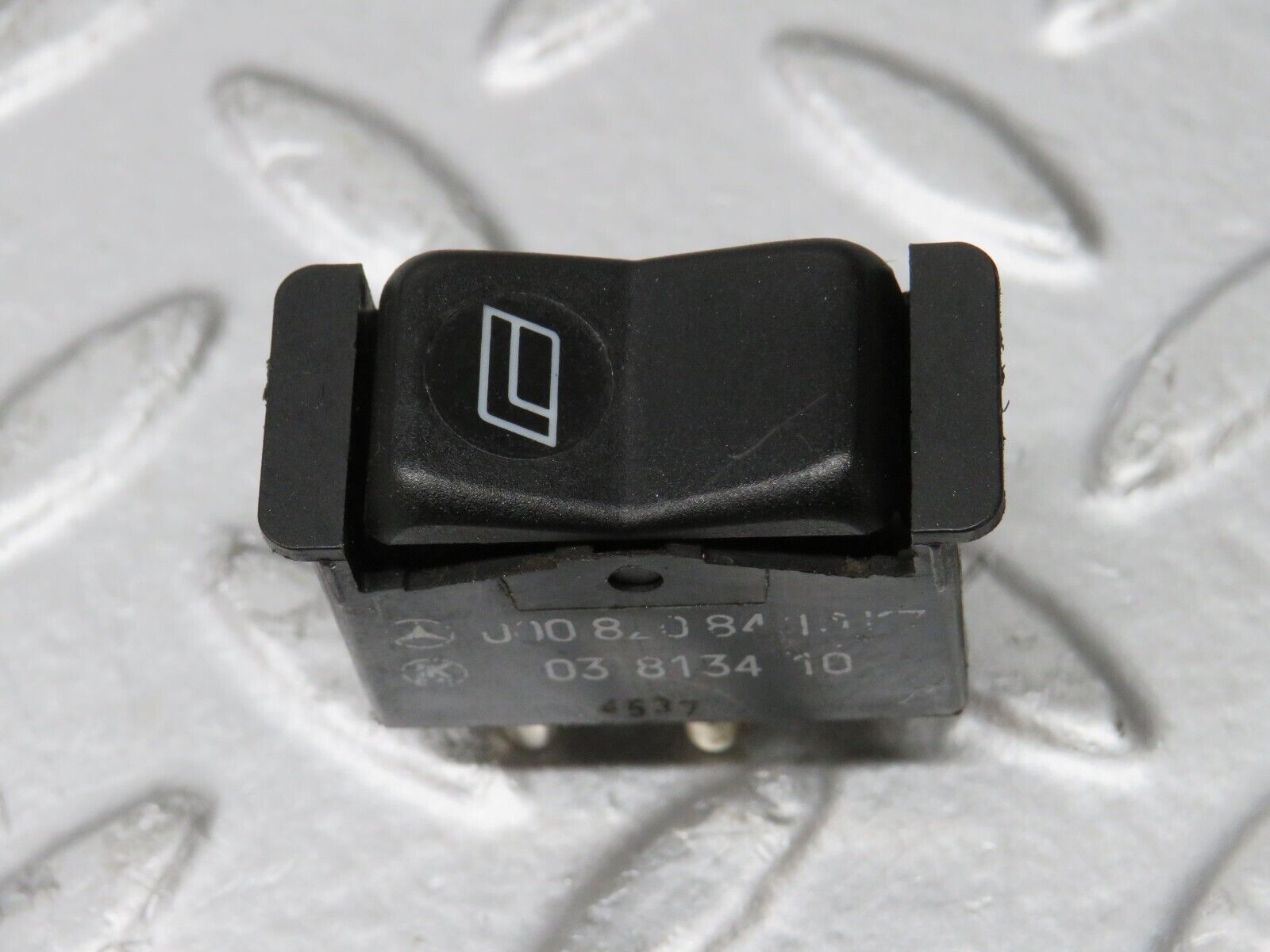 32209 Mercedes-Benz W123 230E Rear Right Electric Window Switch 0008208410