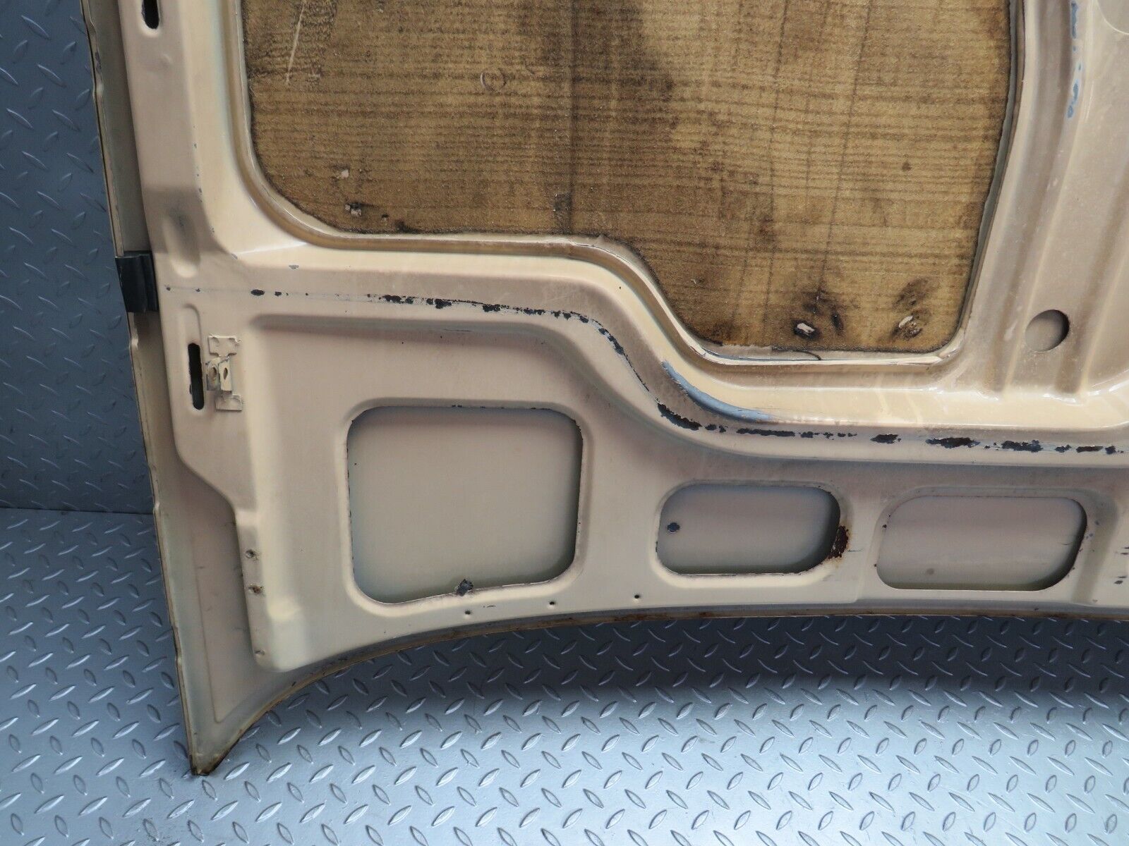 30037 Porsche 924 Bonnet