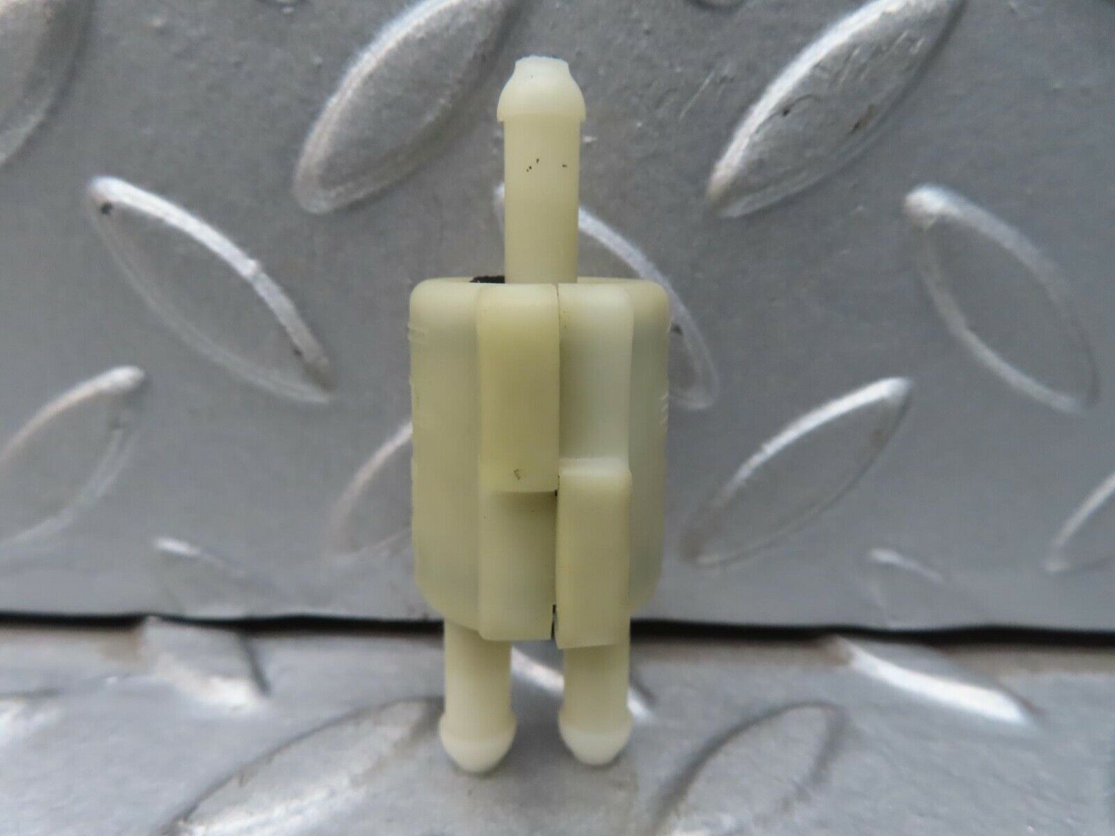 13489 Mercedes-Benz W123 200 Windscreen Washer Fluid Distributor