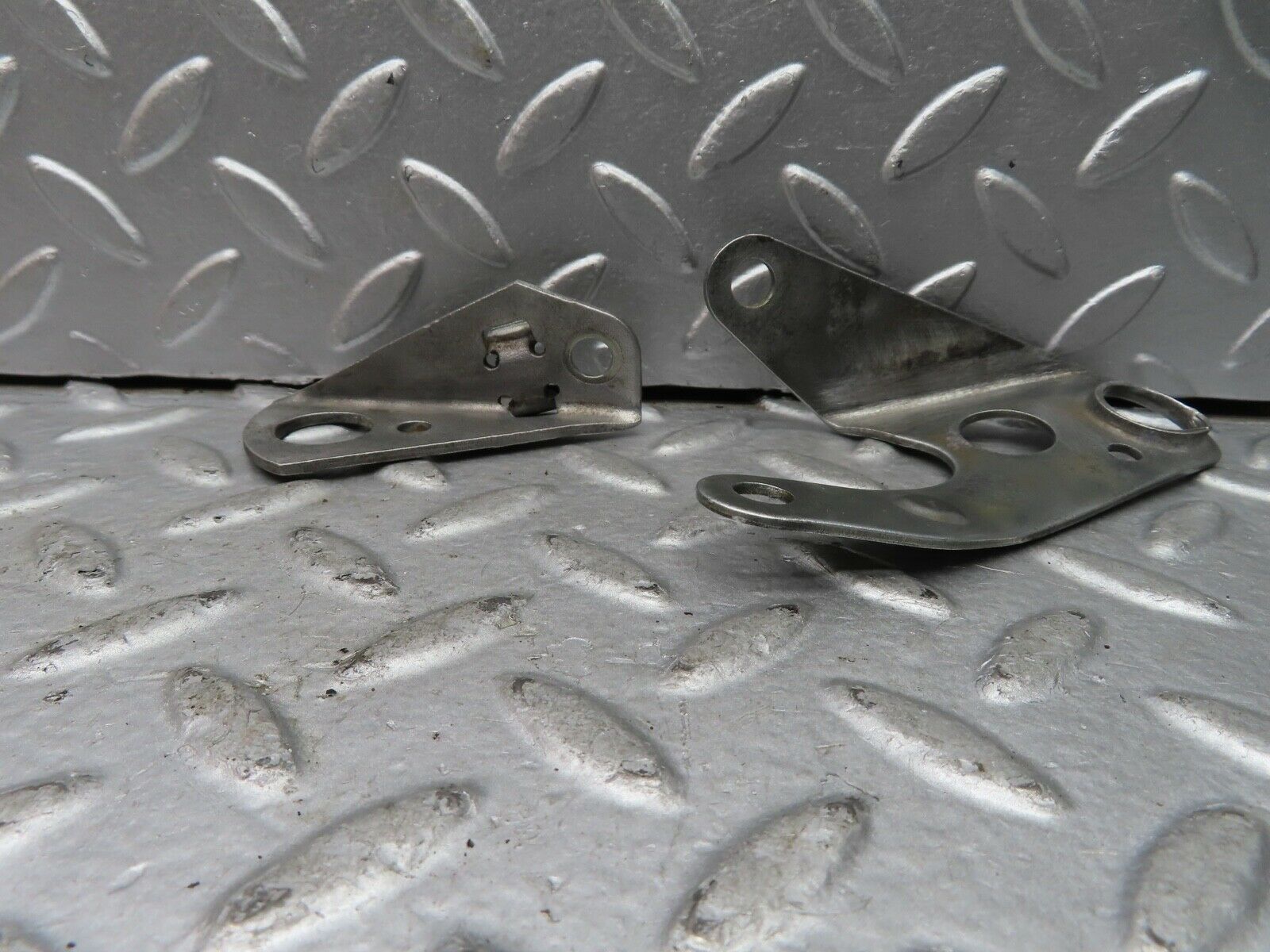 21342 Mercedes-Benz W123 230E Engine Lifting Eyes Hooks