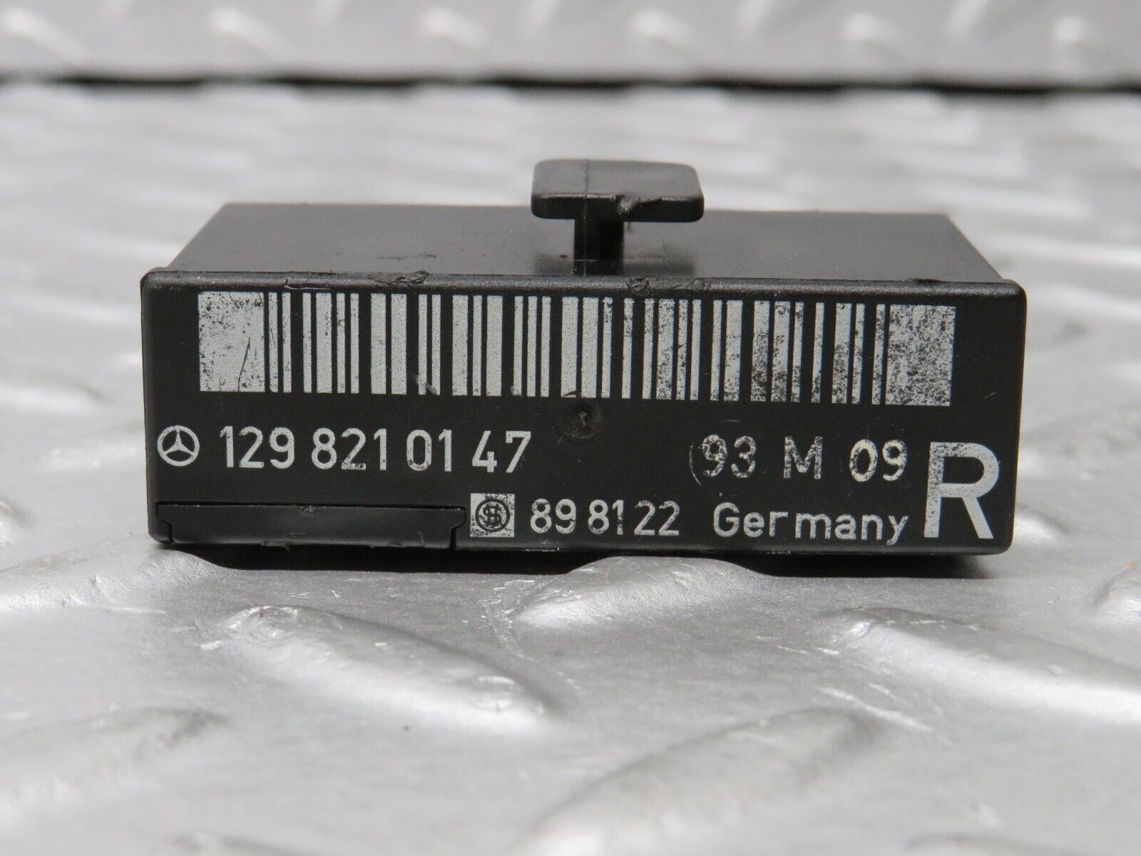 38396 Mercedes-Benz R129 280SL Coupe Right Seat Locking Relay 1298210147