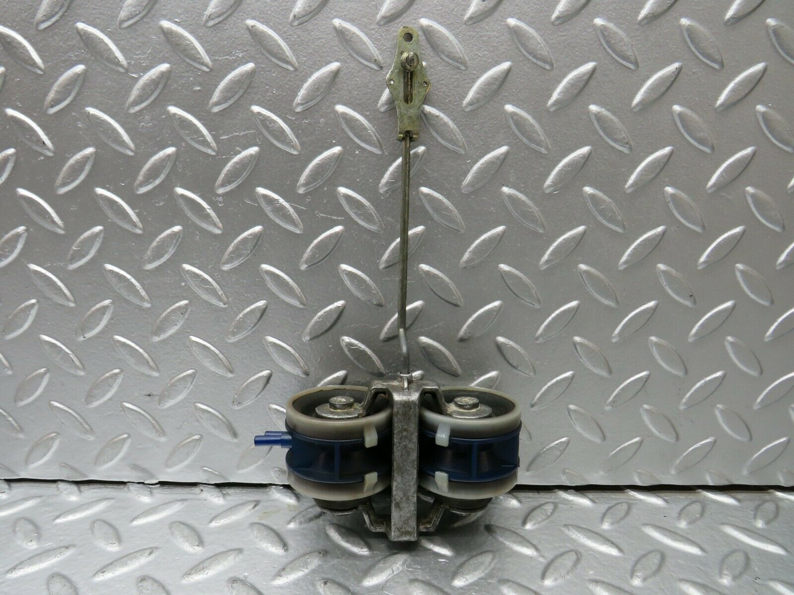 23136 Mercedes-Benz C123 230CE Coupe Door Lock Vacuum Actuator Left