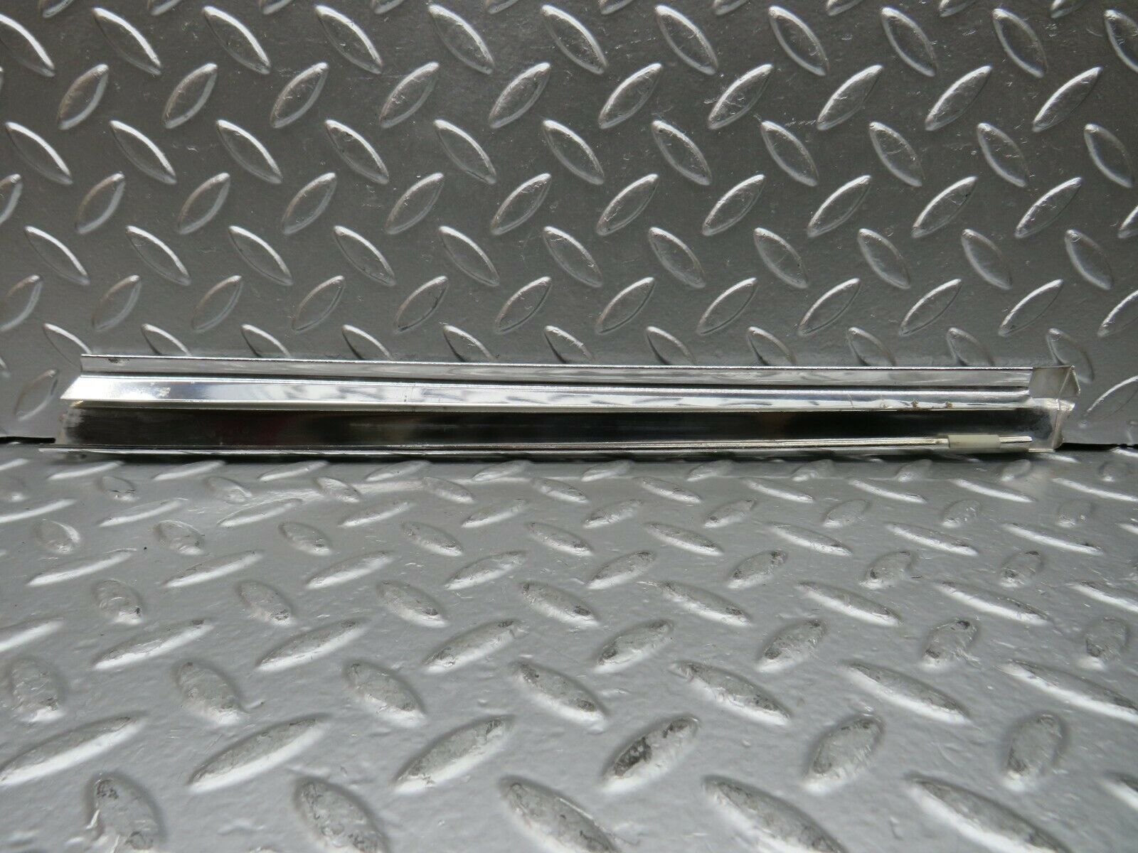 22740 Mercedes-Benz C107 450SLC Coupe Rear Left Window Chrome Trim