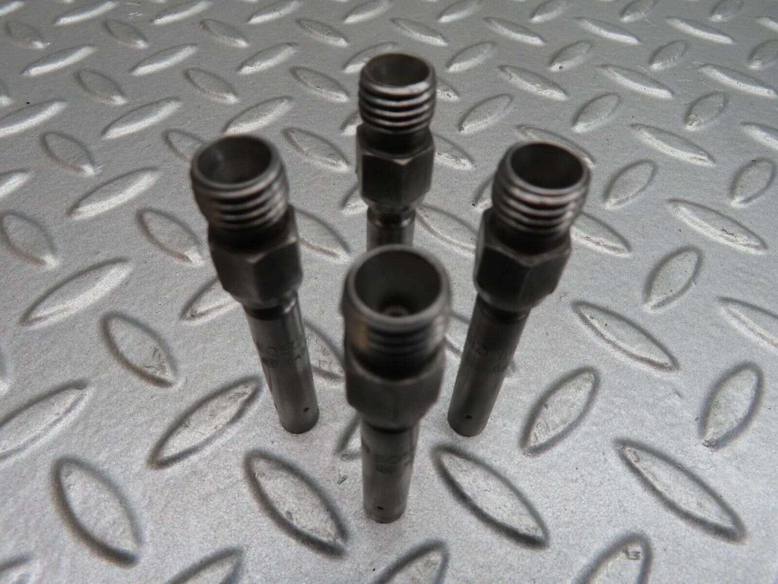 14400 Mercedes-Benz W116 350SE 4x Fuel Injectors Bosch 0437502010