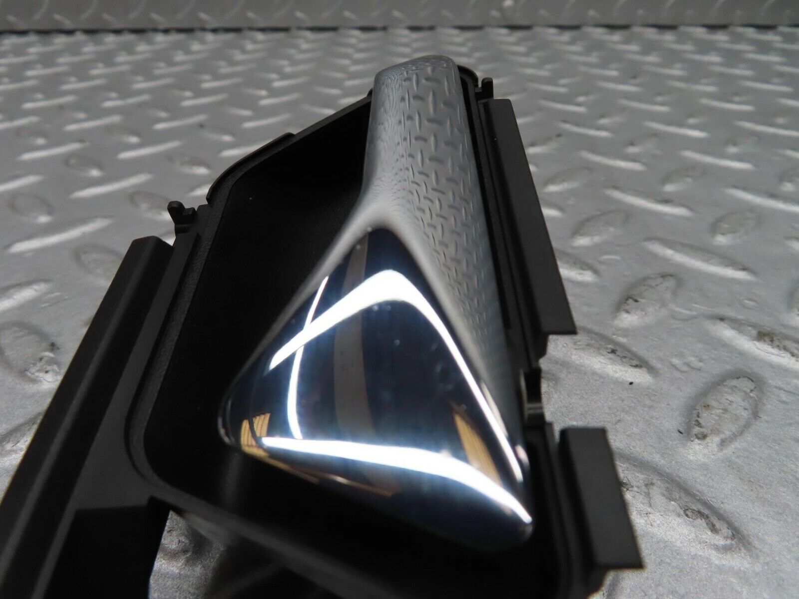 16250 Mercedes-Benz W124 260E Interior Door Handle Left Side 1247600161