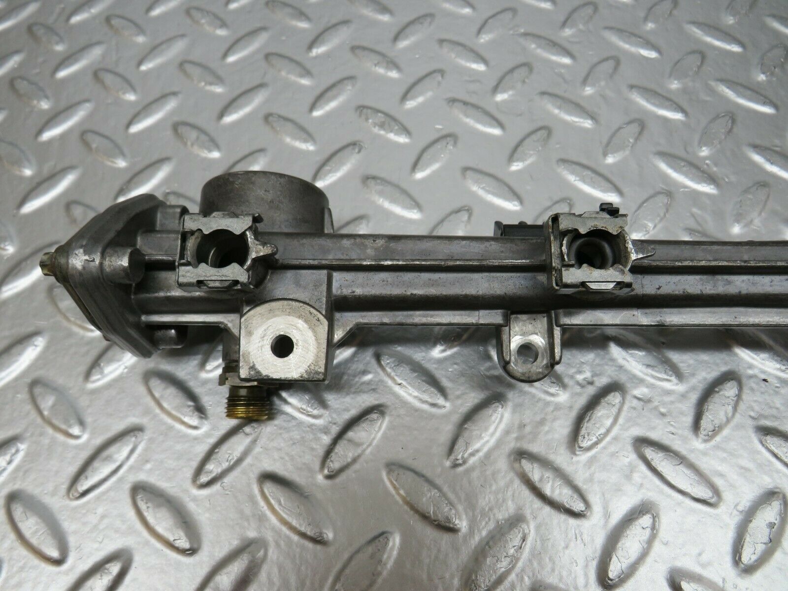 24414 Mercedes-Benz S124 220TE Wagon Fuel Injector Rail 1110780745