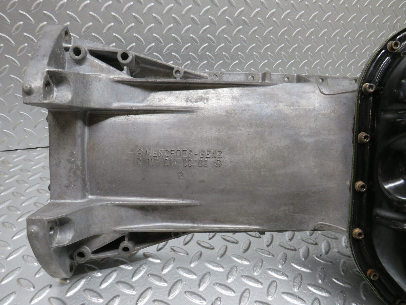 34530 Mercedes-Benz C126 380SEC Coupe Oil Pan Oil Sump 1170140002