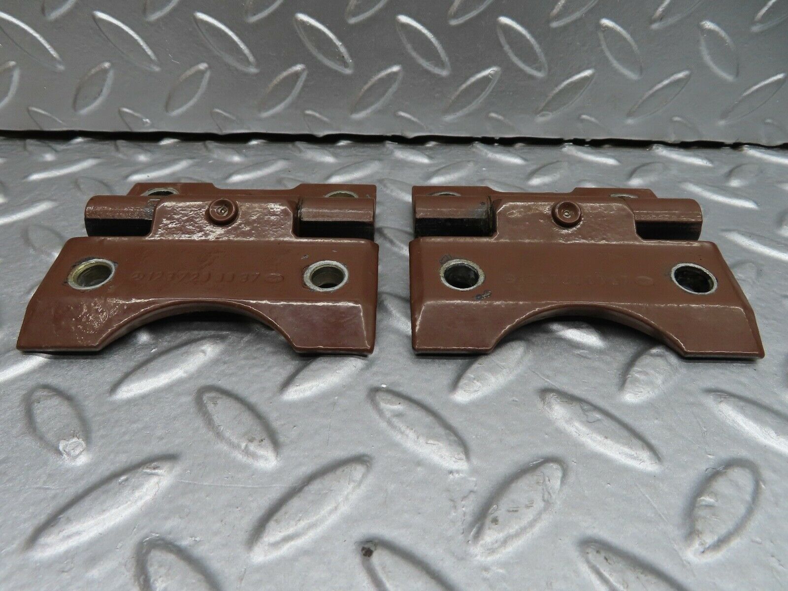 21070 Mercedes-Benz W123 230E Door Hinges Pair 1237200037