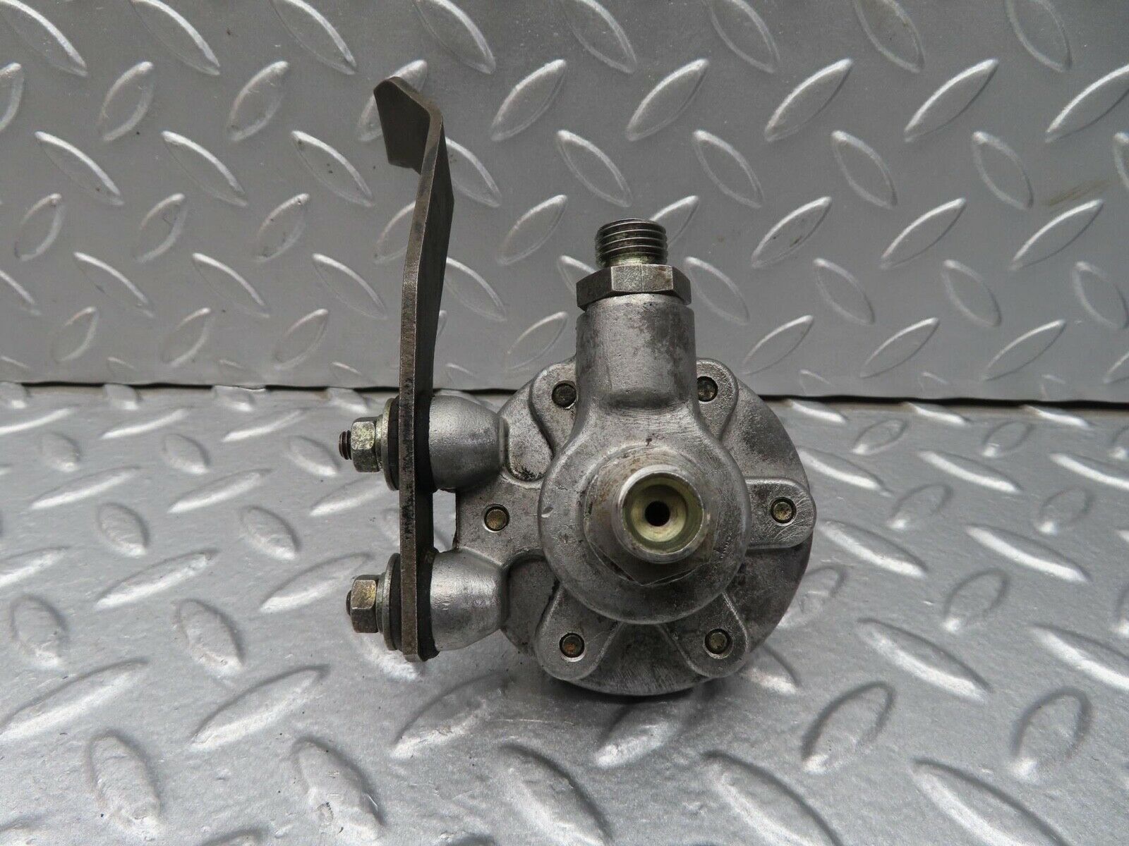 12812 Mercedes-Benz W111 220SE Oil Pressure Damper