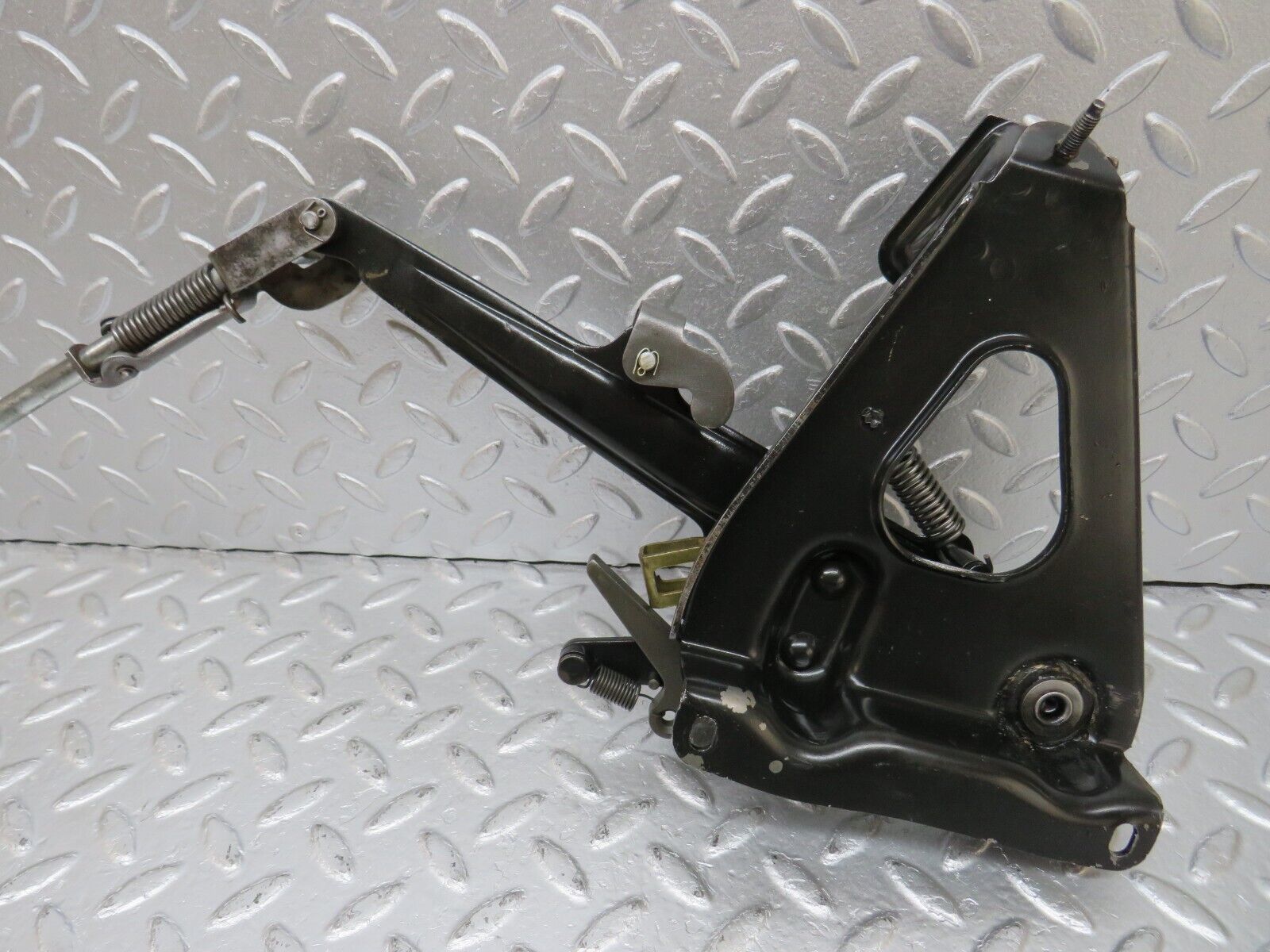 34500 Mercedes-Benz C126 380SEC Coupe Handbrake Regulator