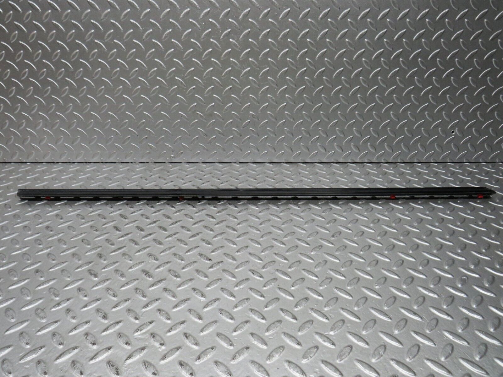 28622 Mercedes-Benz W123 280E Rear Right Door Centre Moulding Trim