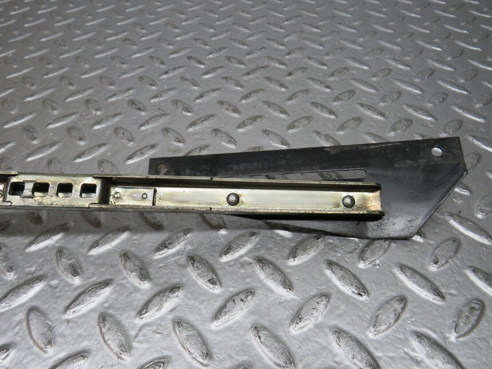 31150 Mercedes-Benz W123 200D Front Right Seat Sliding Adjust Handle