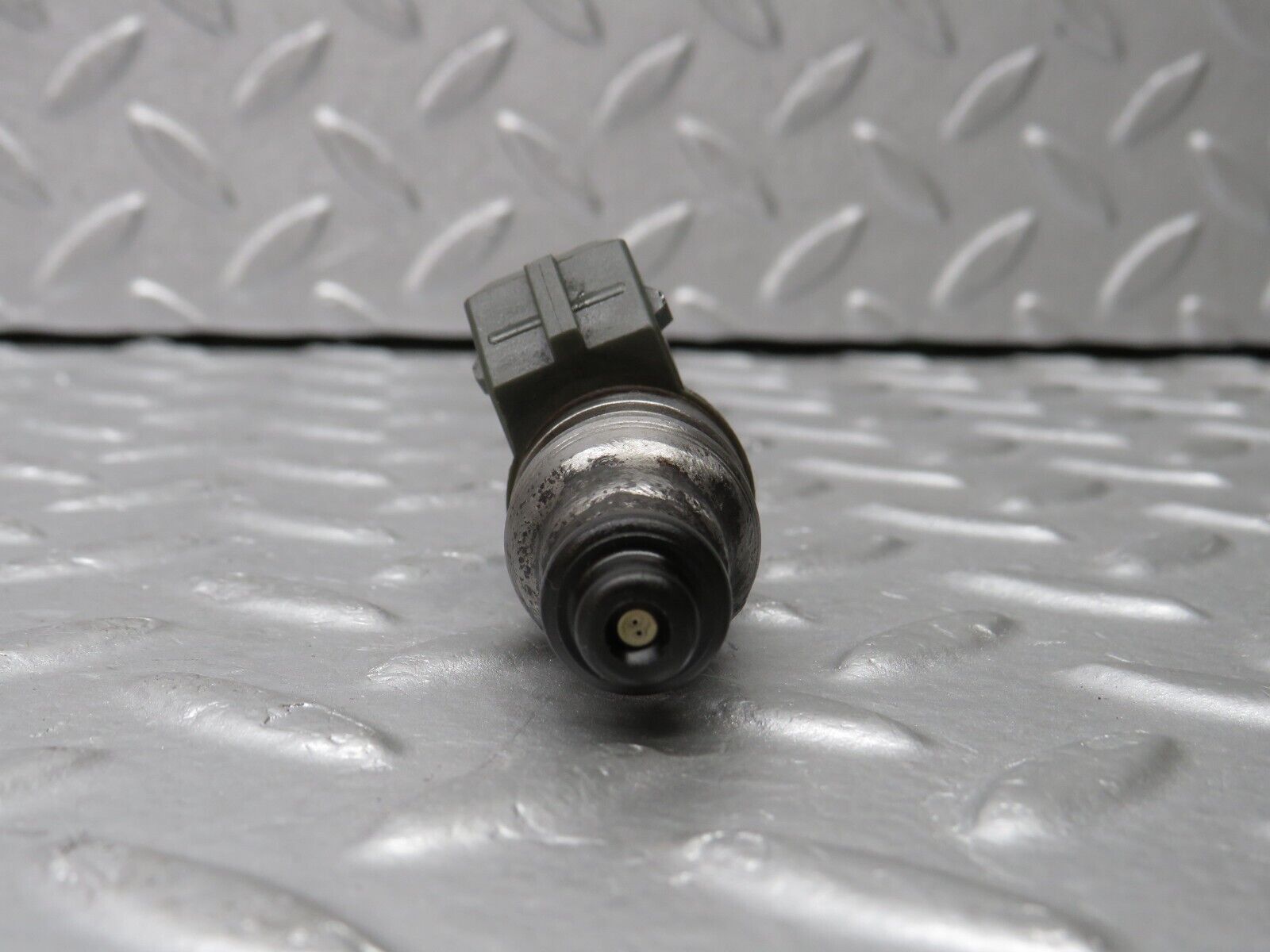 38143 Mercedes-Benz A124 320E Cabriolet Fuel Injector Bosch 0280155209 0000787323