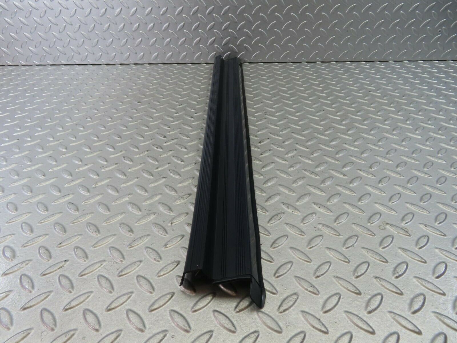 10346 Mercedes-Benz W201 190E Front Left Door Sill Blue