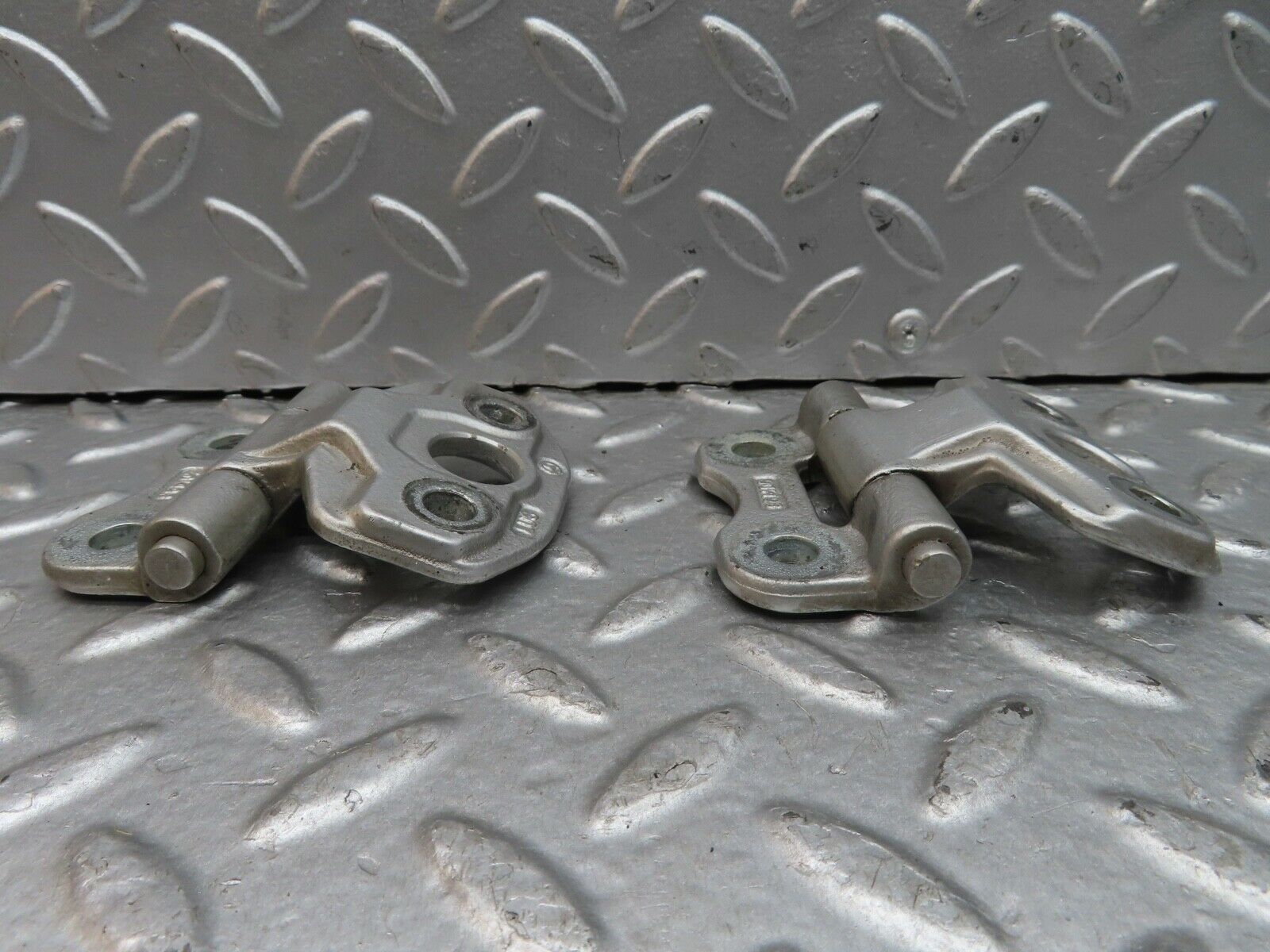 19341 Mercedes-Benz C140 CL420 Coupe Right Door Hinges Pair