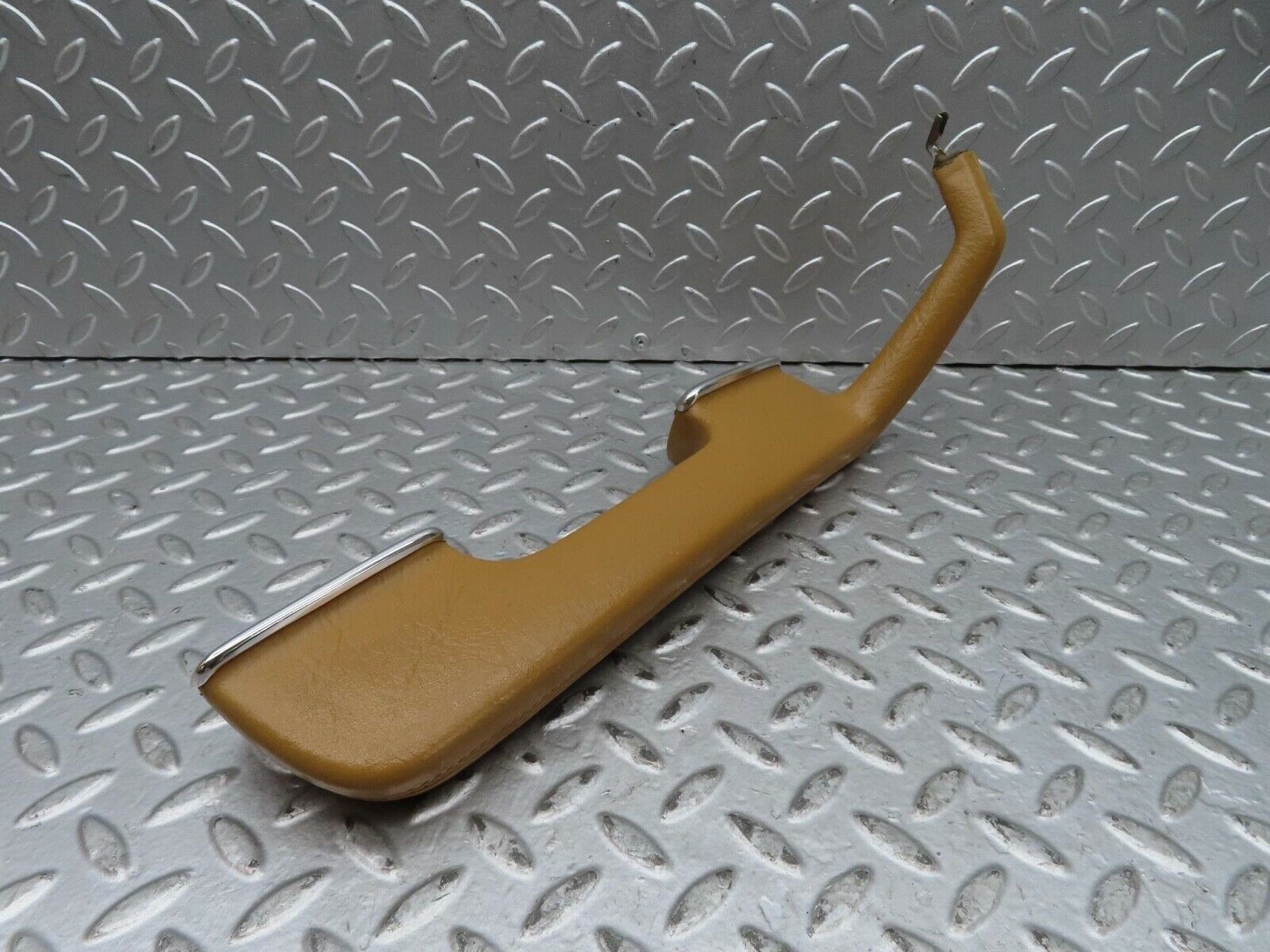 15846 Mercedes-Benz W123 280E Left Interior Door Handle 1239701701