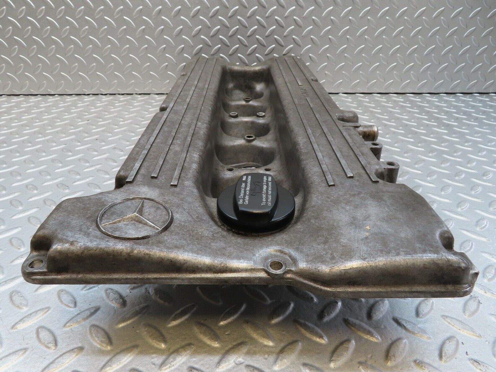 16992 Mercedes-Benz C123 280CE Coupe Cylinder Head Valve Cover 1100160905