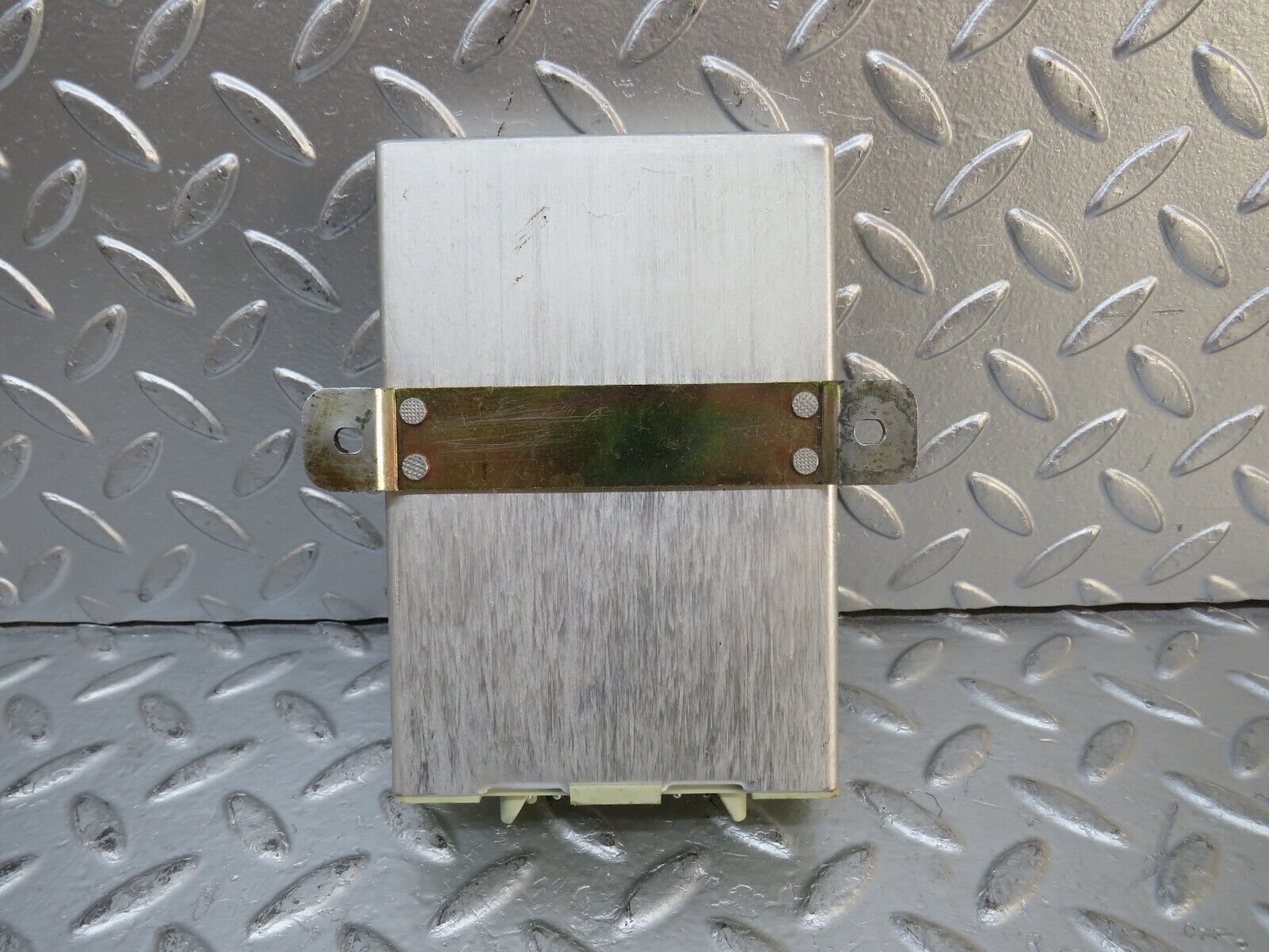 29840 Mercedes-Benz W123 230E Cruise Control Module Unit 0015457932