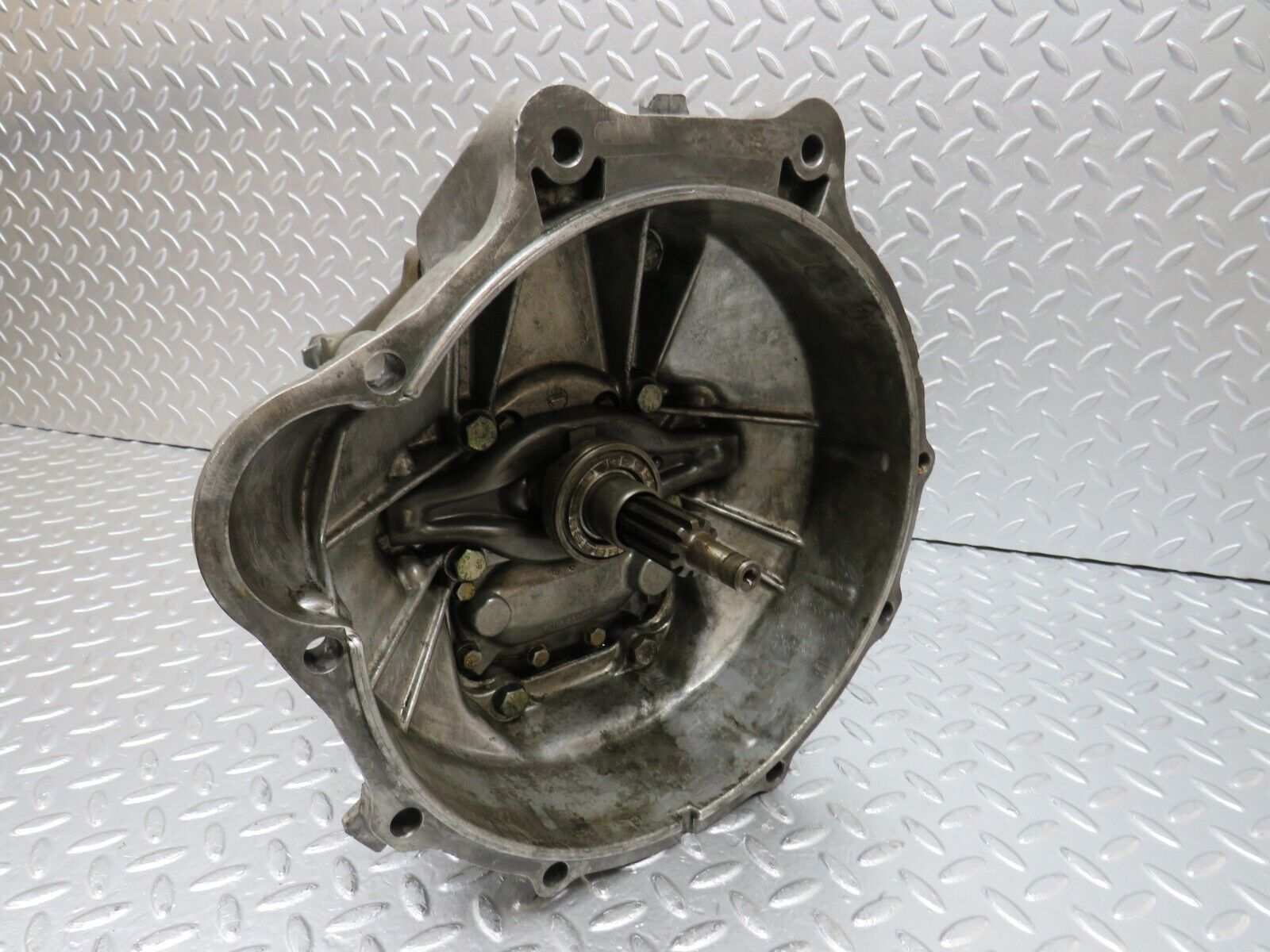 32931 Mercedes-Benz W123 300D Manual Gearbox 4 Speed 1152612501 870215