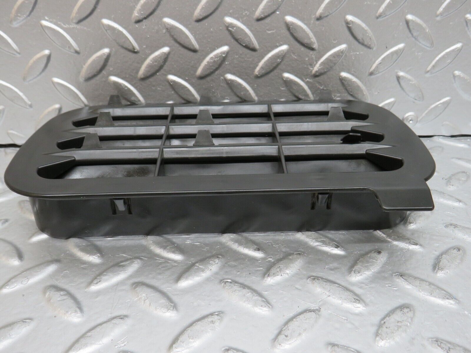 29369 Mercedes-Benz W124 230E Rear Air Intake Vent Right 1248370242