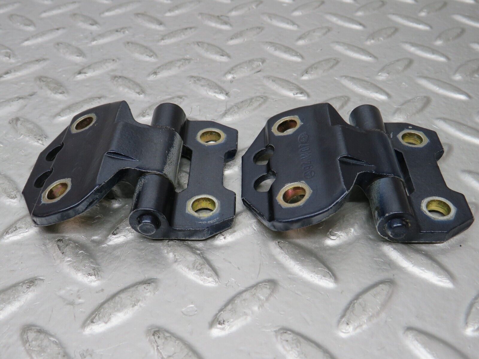 25878 Mercedes-Benz W124 280E Door Hinge Right Side