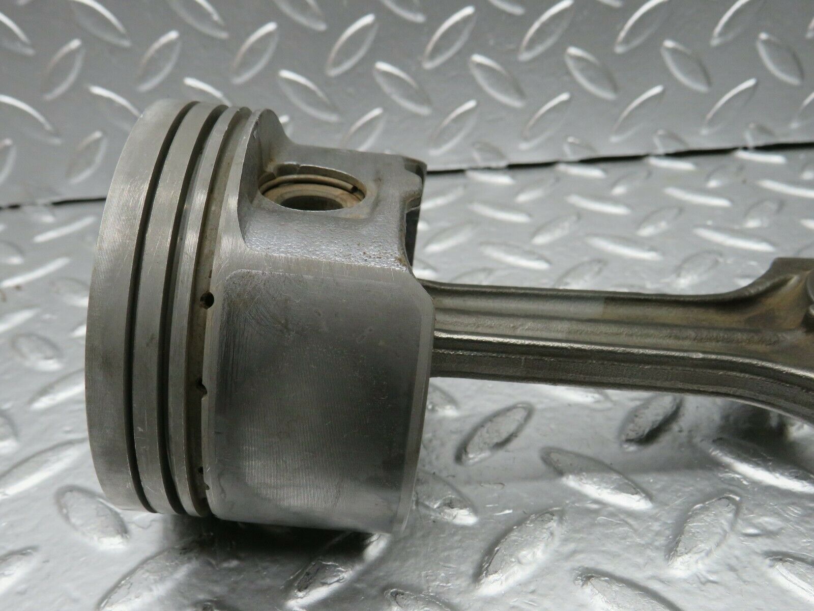 22469 Mercedes-Benz C124 E220 Coupe Piston With Connecting Rod 89.9 mm