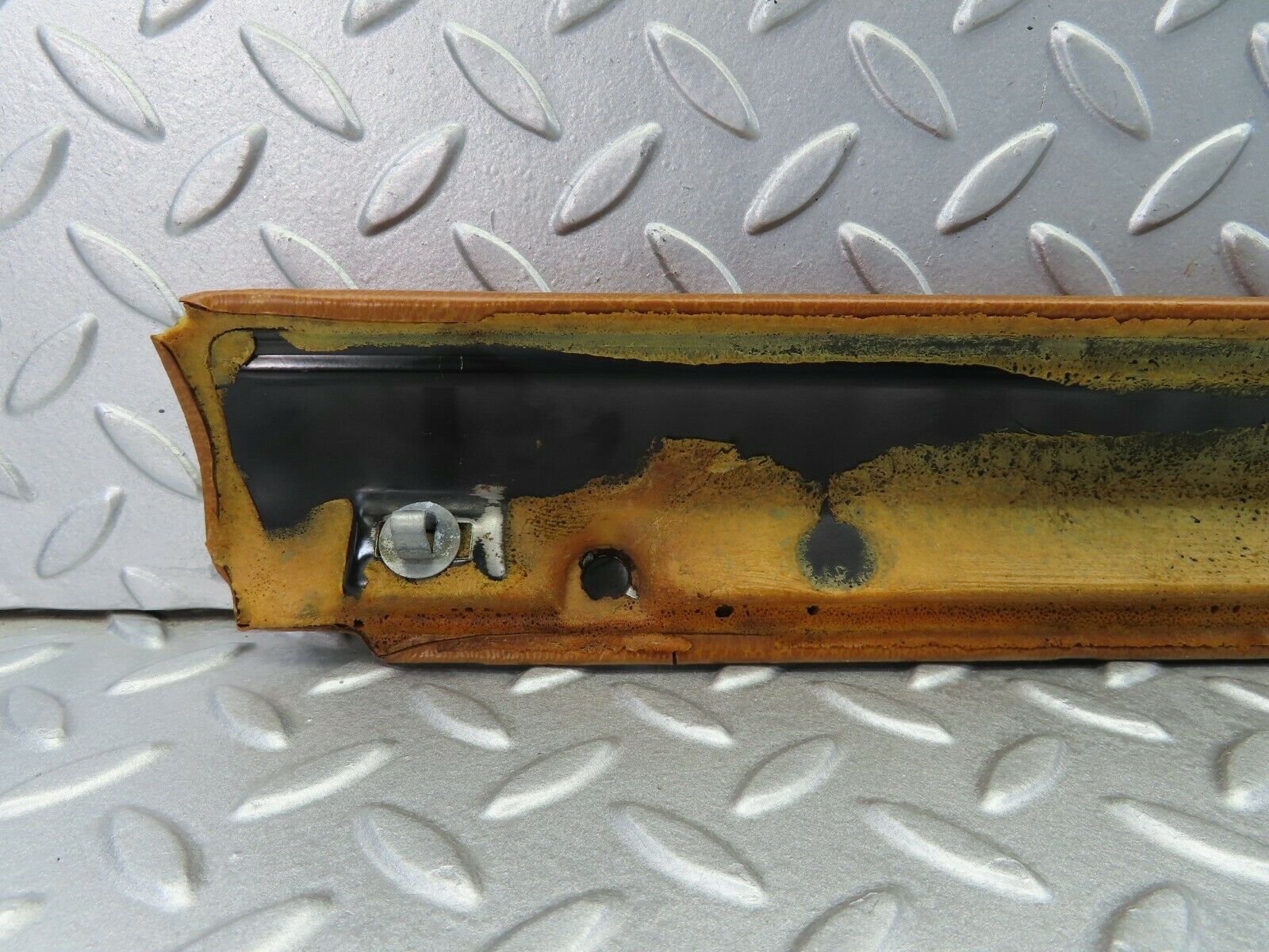 7839 Mercedes-Benz W115 220D Front Left Upper Door Panel