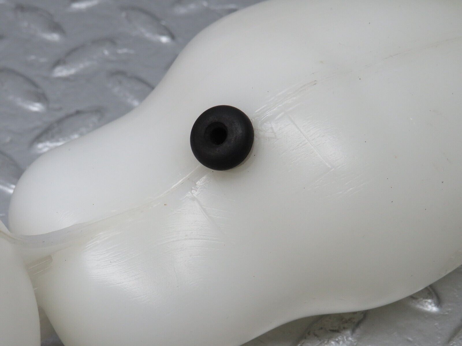 39418 Mercedes-Benz R129 320SL Coupe Vacuum Reservoir Tank