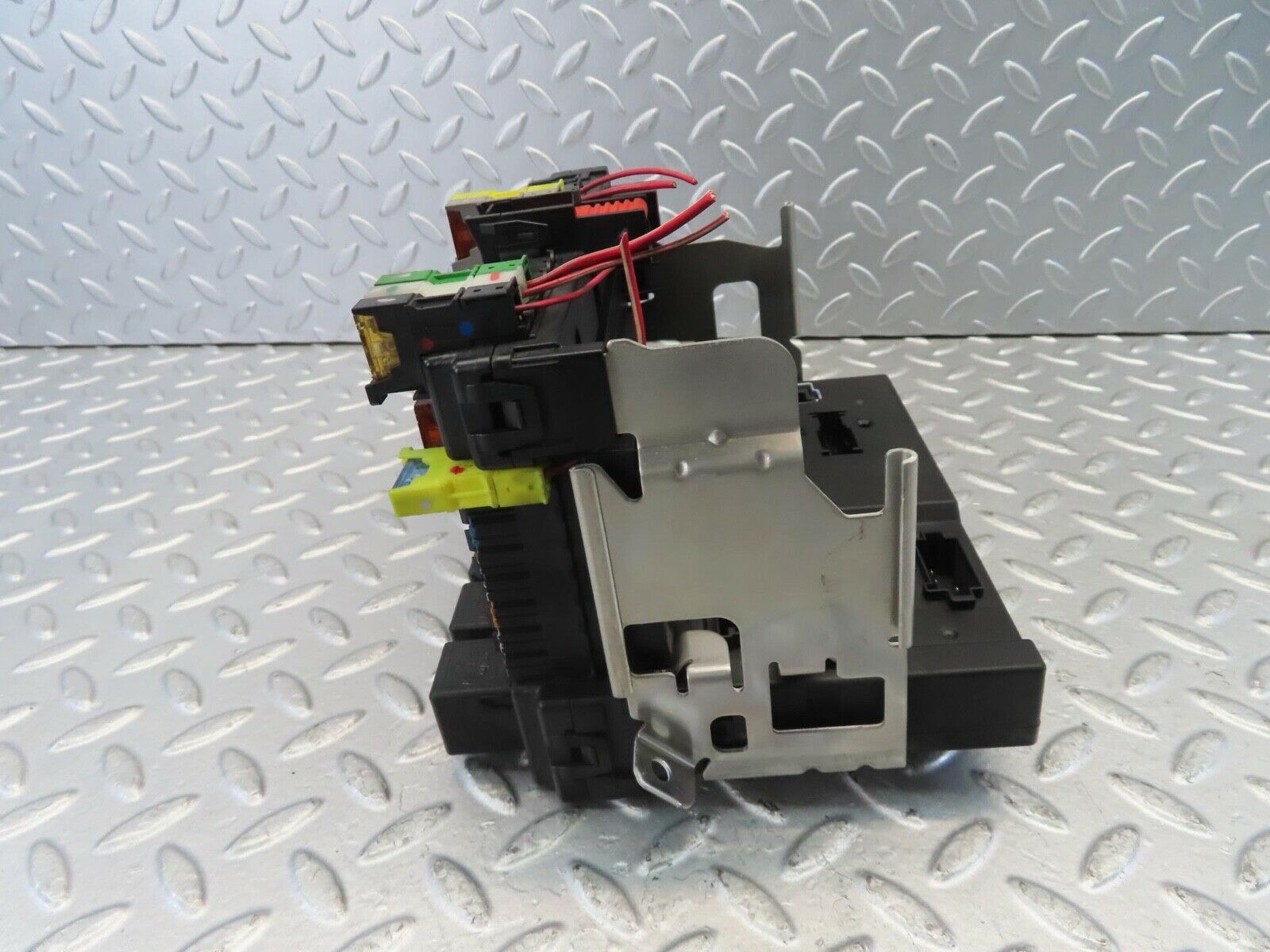 11121 Mercedes-Benz W221 S320 Rear Fuse Box 2215403050