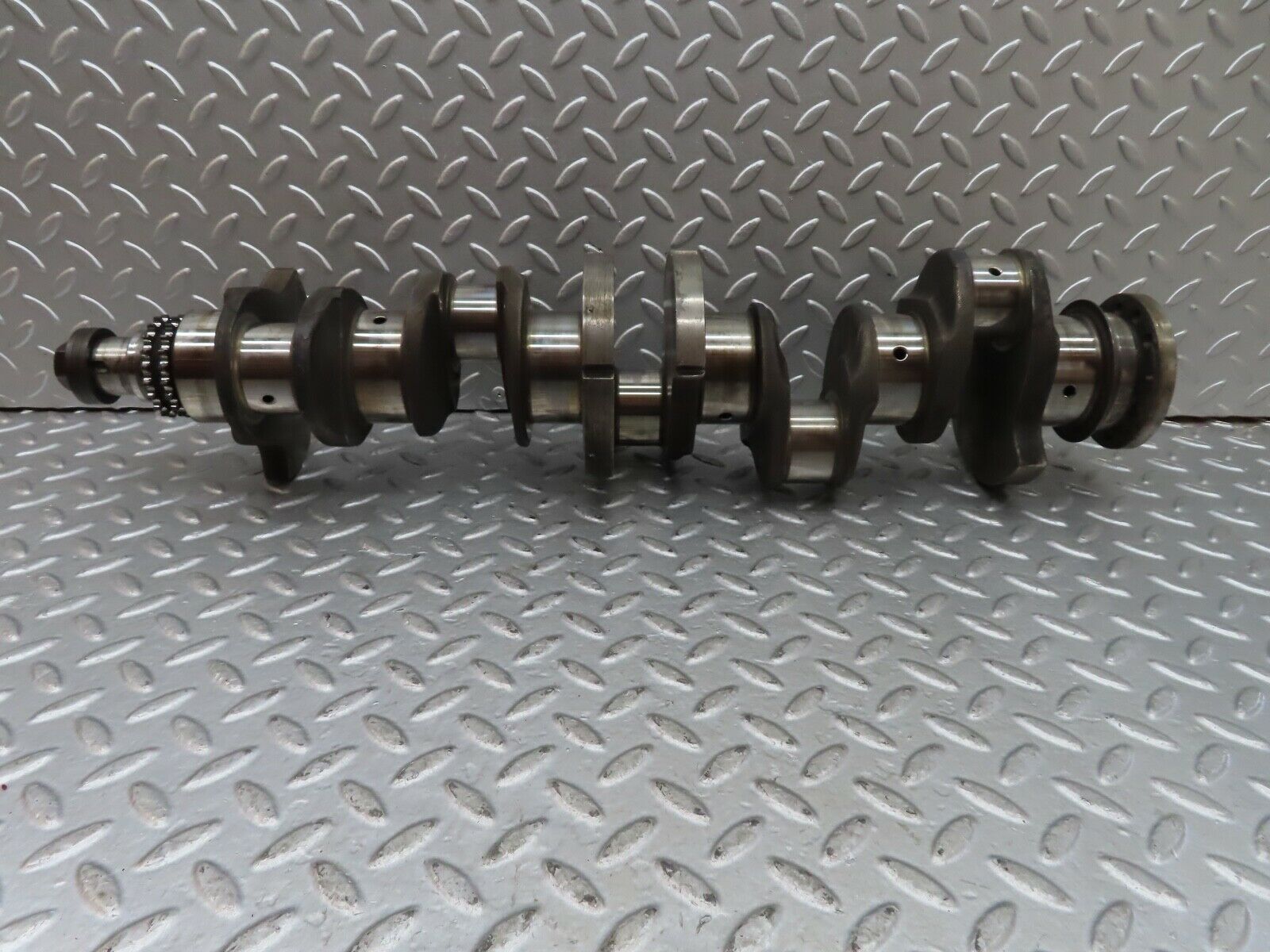 19200 Mercedes-Benz W123 300D Crankshaft OM617