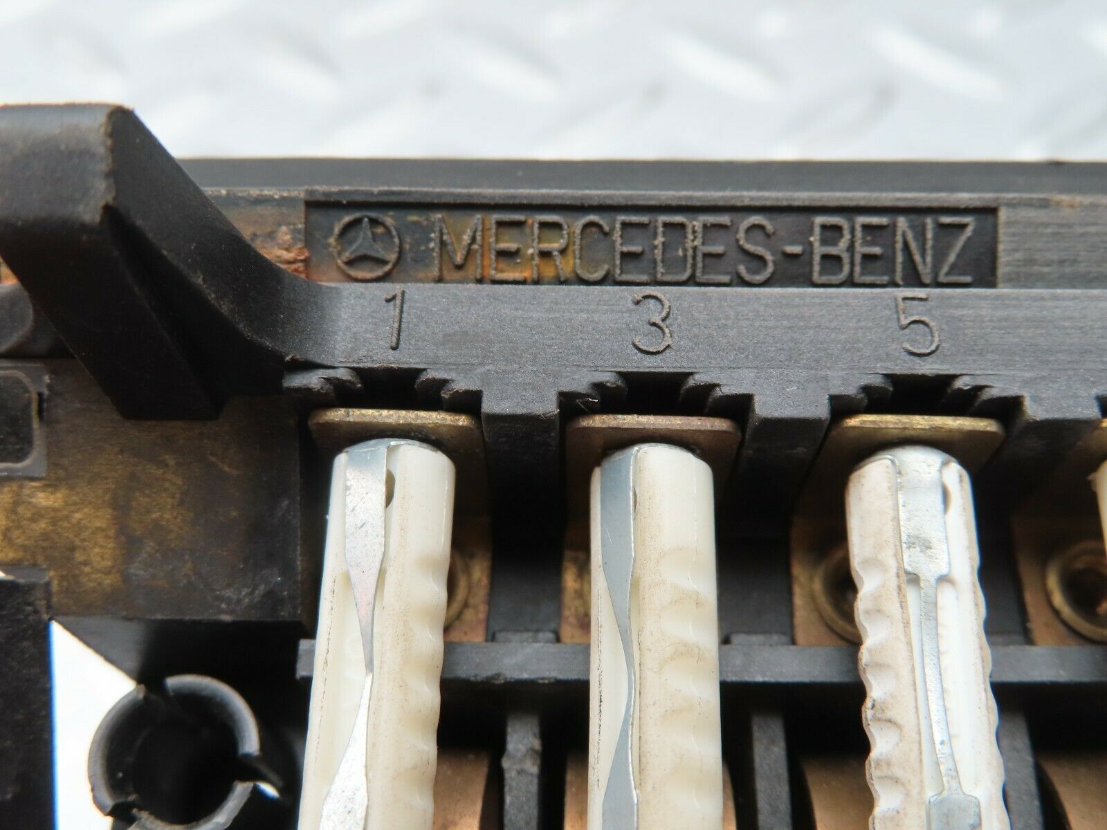 4190 Mercedes-Benz S123 200T Wagon Fuse Box 1235400650